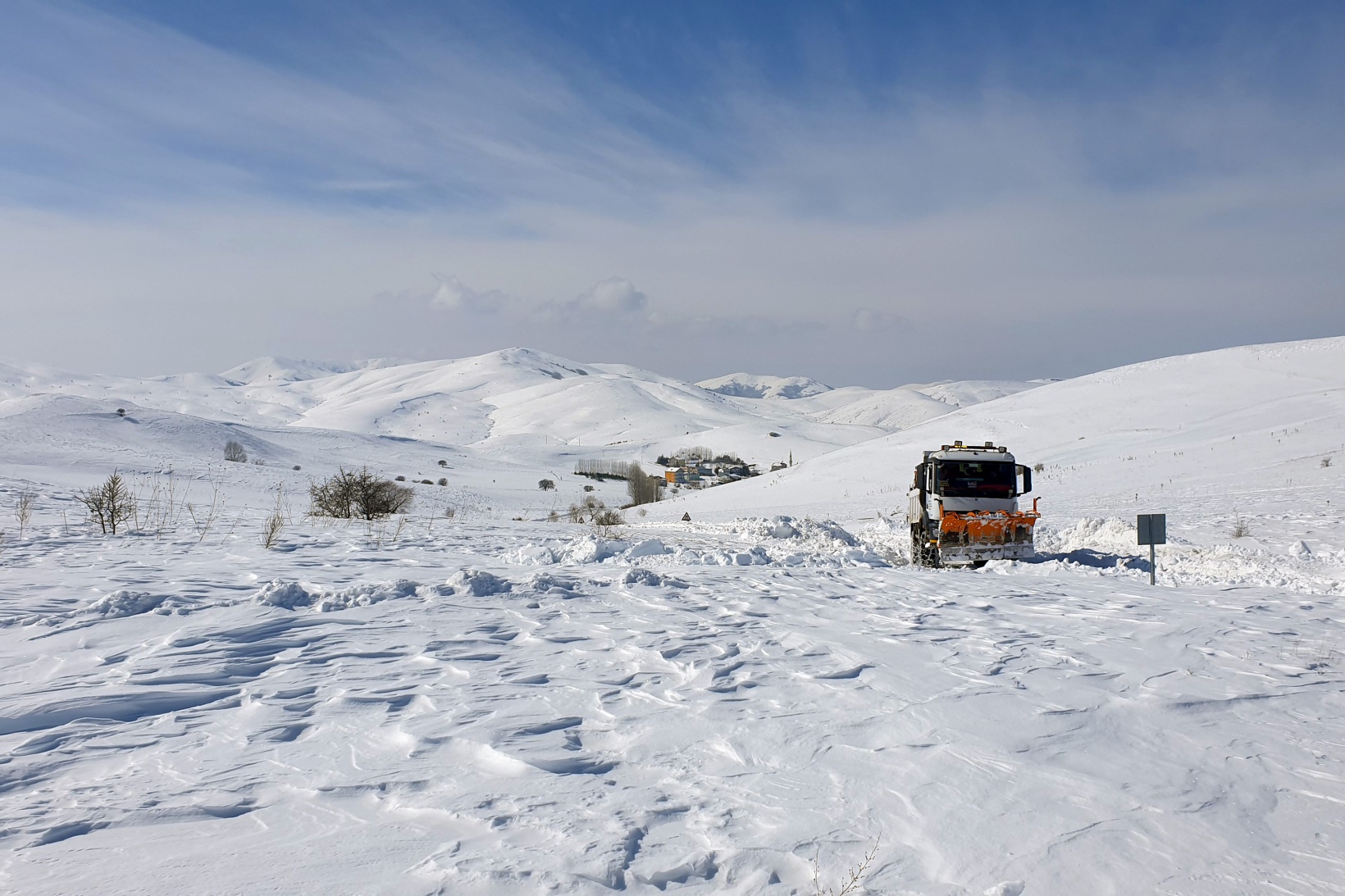 Gümüşhane’de kapanan köy yolları bu kez hayvanlar için açıldı 15