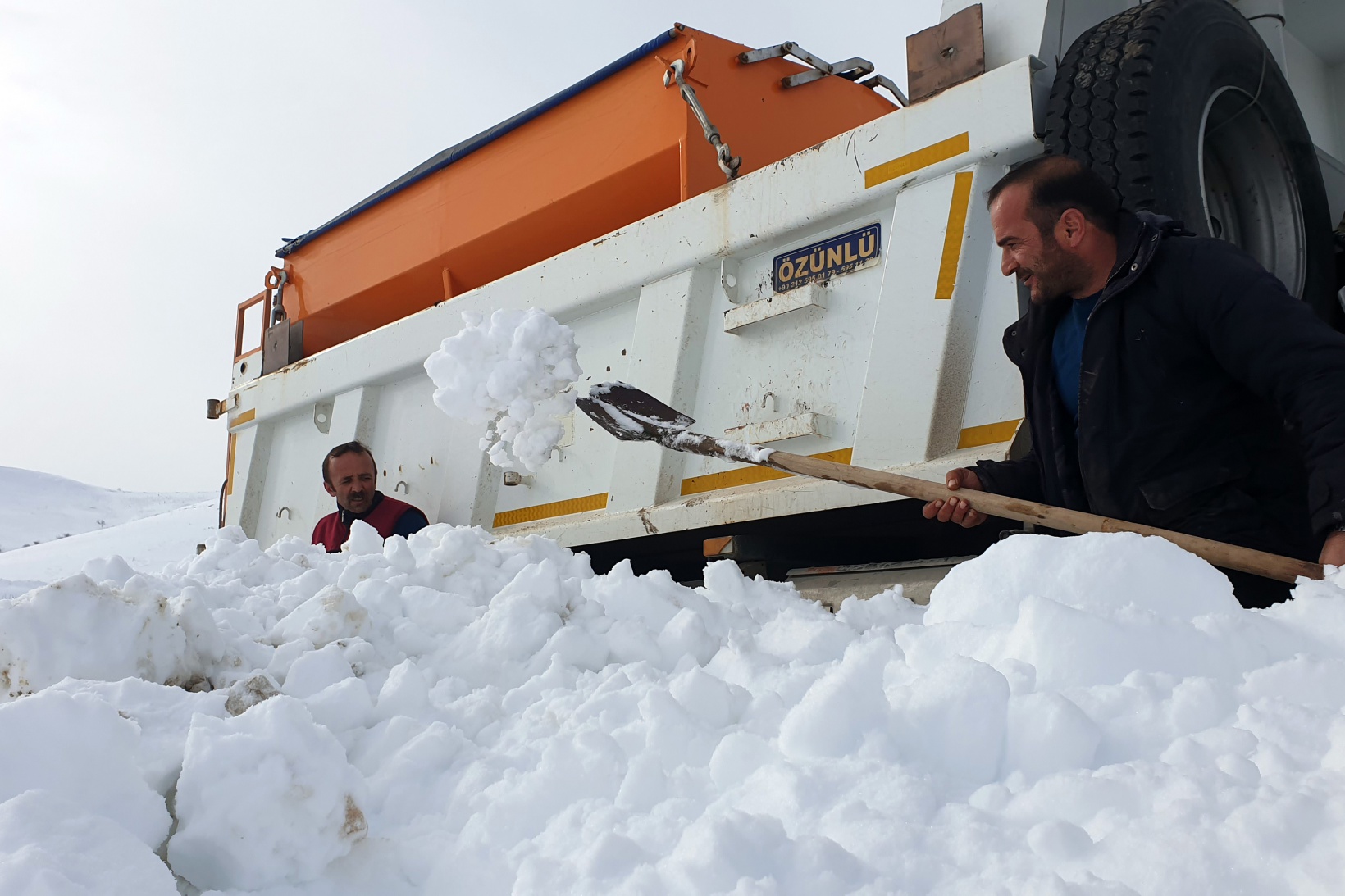 Gümüşhane’de kapanan köy yolları bu kez hayvanlar için açıldı 7