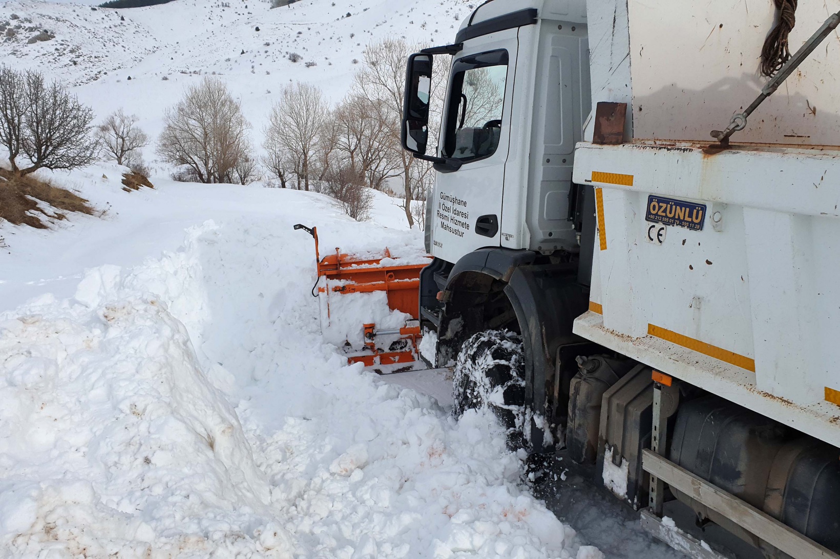 Gümüşhane’de kapanan köy yolları bu kez hayvanlar için açıldı 22