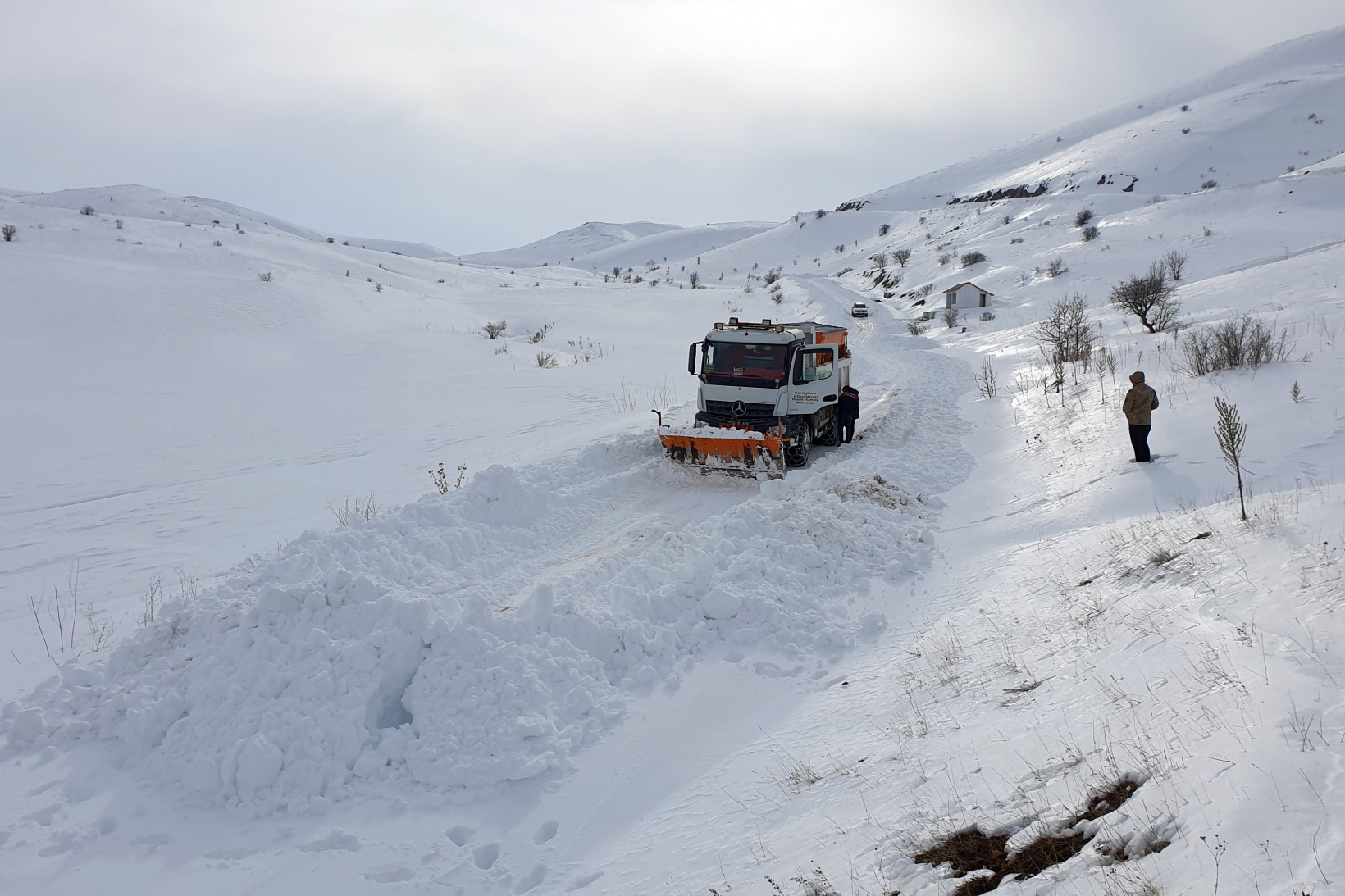 Gümüşhane’de kapanan köy yolları bu kez hayvanlar için açıldı 18