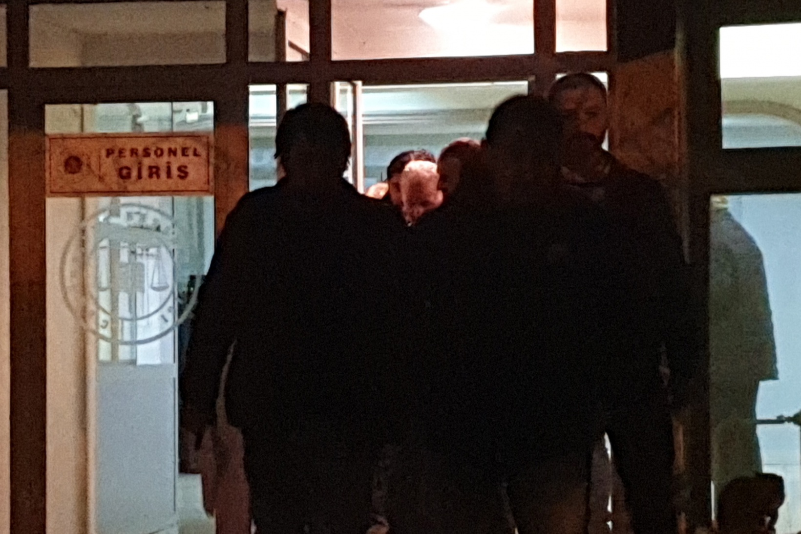 Mahkumlara uyuşturucu sağlayan gardiyan tutuklandı 2