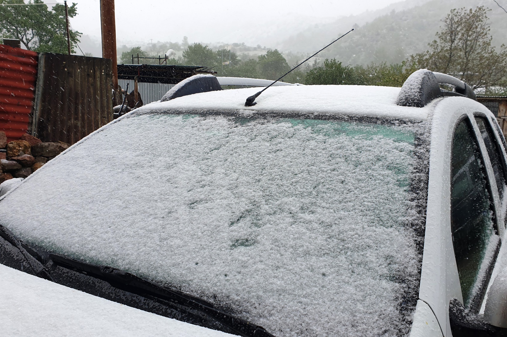 Gümüşhane’nin yükseklerinde kar yağışı etkili oluyor 11