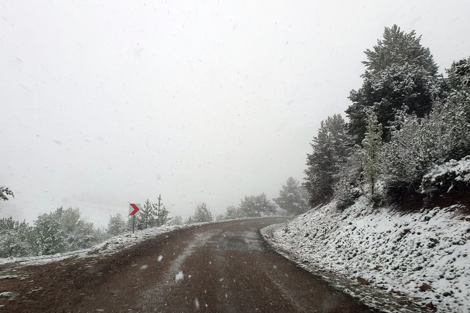 Gümüşhane’nin yükseklerinde kar yağışı etkili oluyor 8