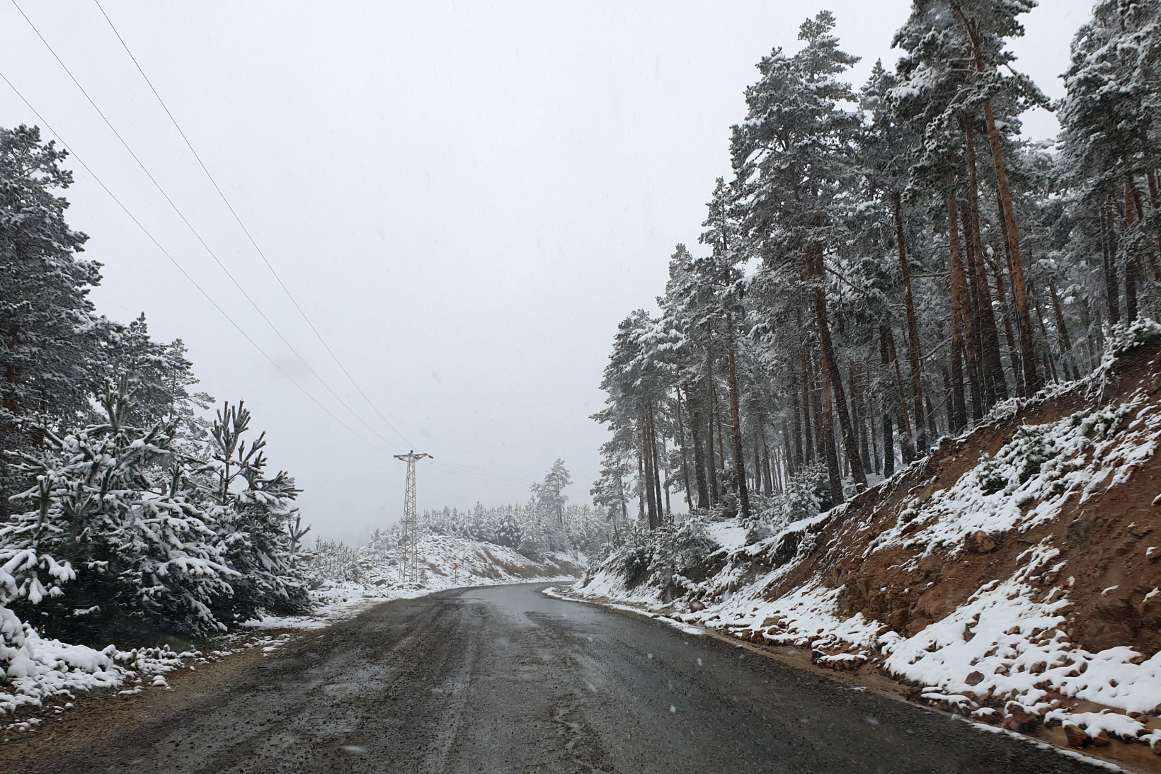 Gümüşhane’nin yükseklerinde kar yağışı etkili oluyor 10