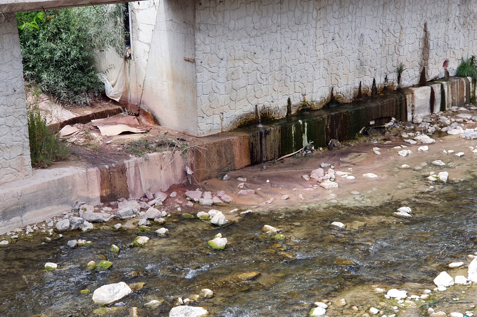 Harşit çayındaki bordo rengin sebebi oldu 6