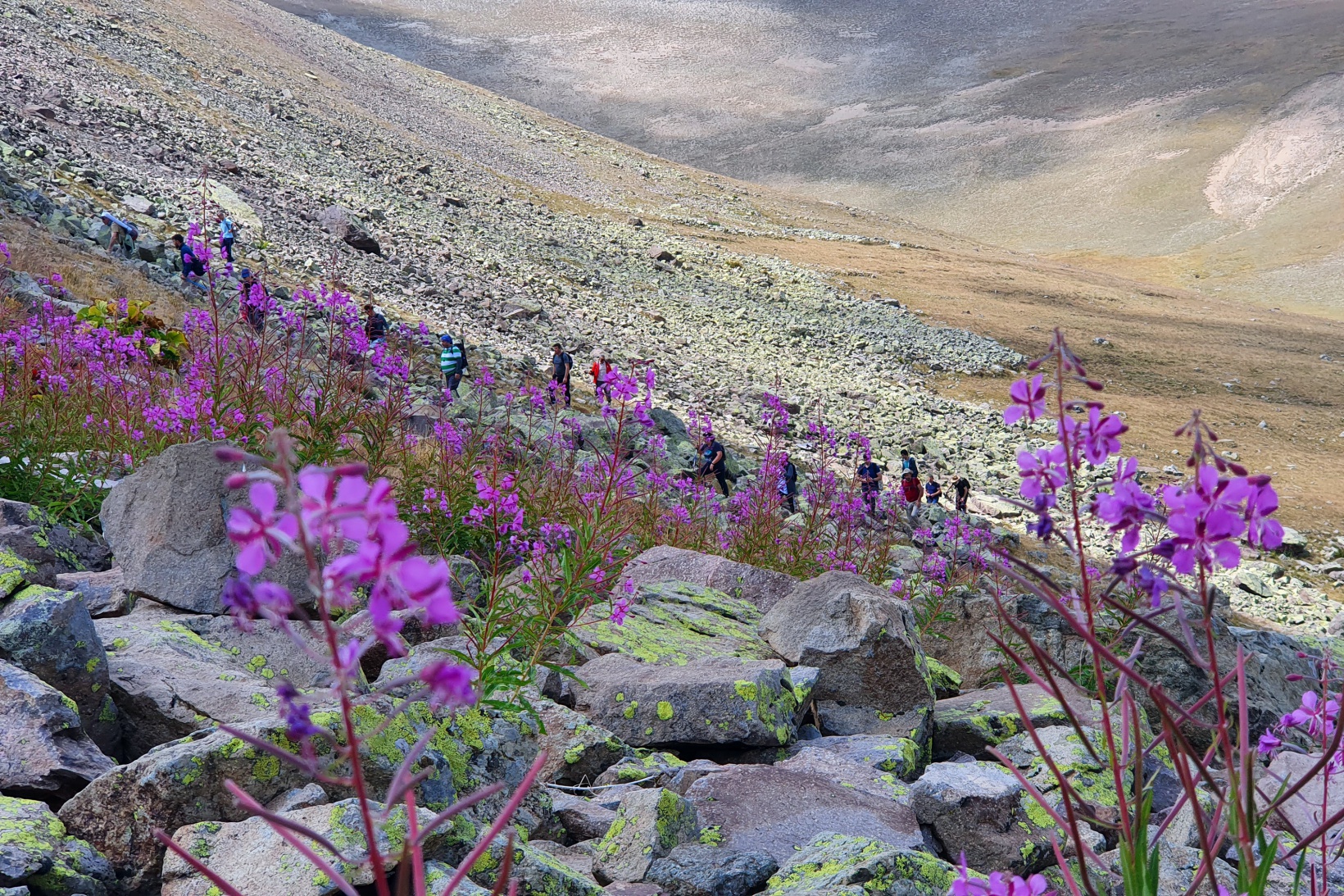 3 bin 331 metrede arkadaşlarını andılar 22