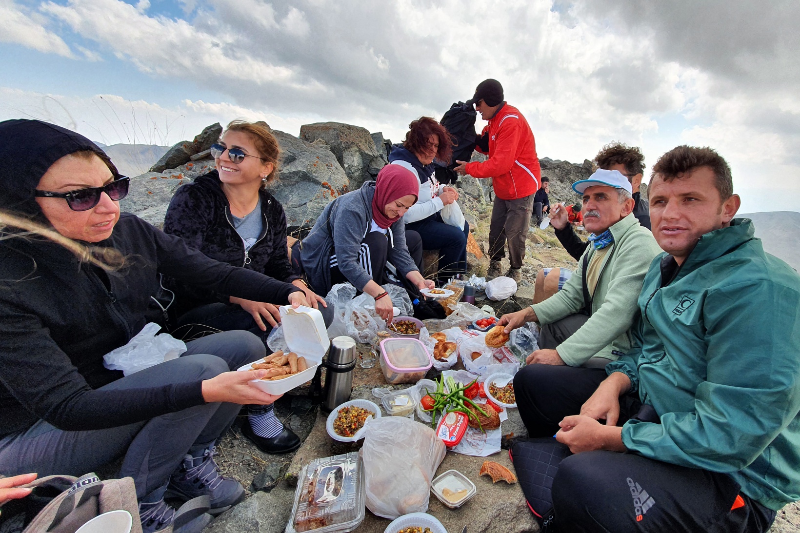 3 bin 331 metrede arkadaşlarını andılar 10
