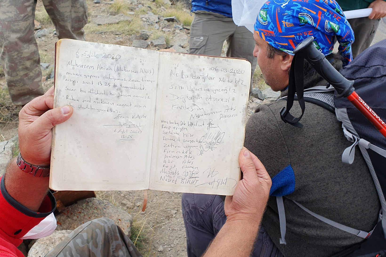 3 bin 331 metrede arkadaşlarını andılar 14