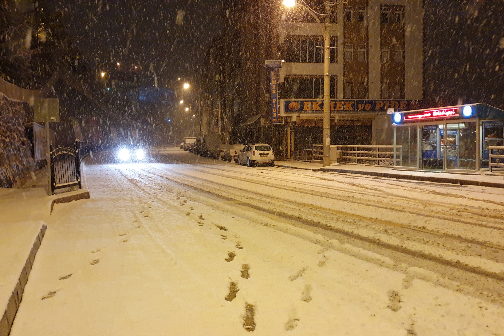 Zigana geçidinde kar yağışı etkili oluyor 14