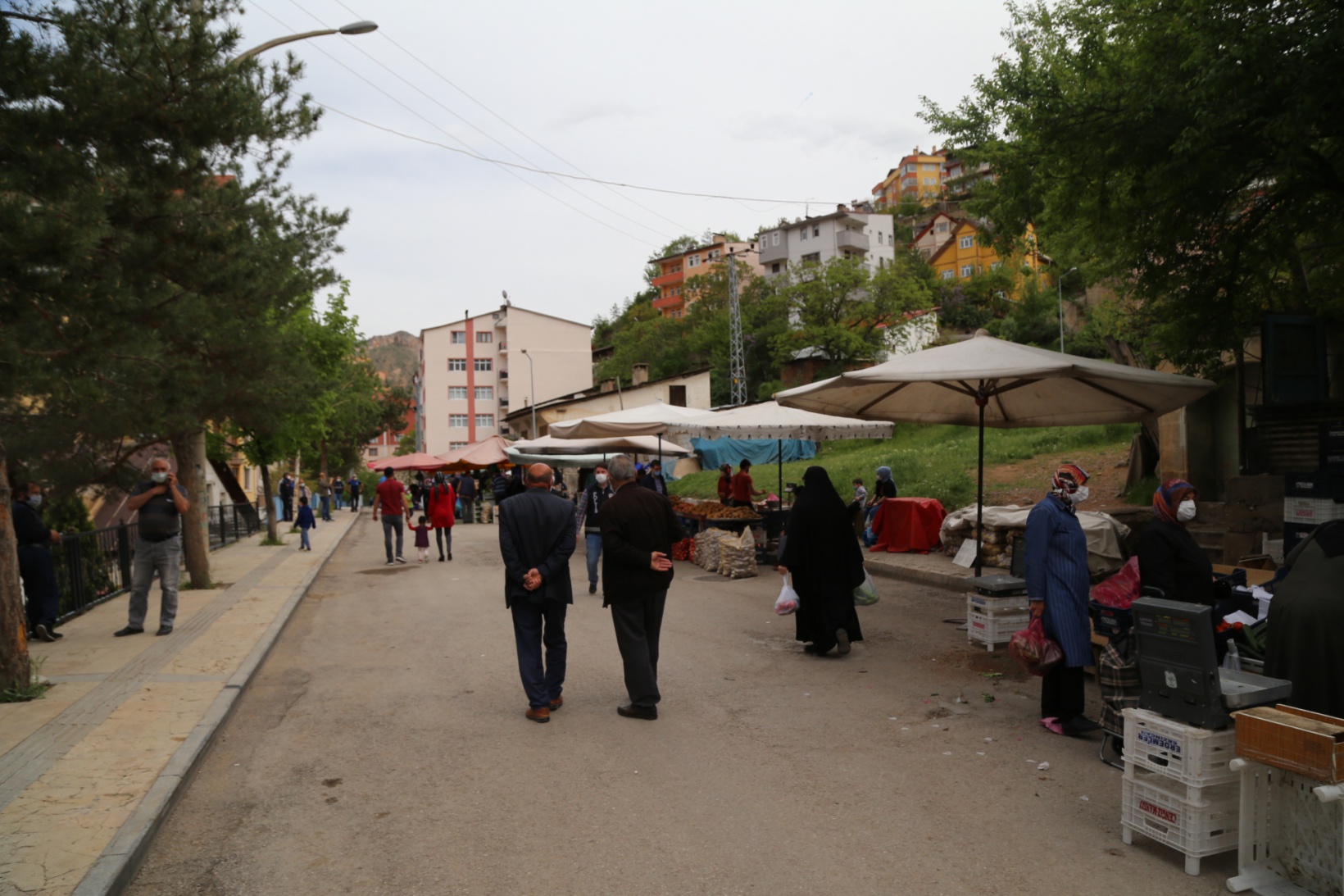 Semt pazarı 4 tezgahla açıldı 3