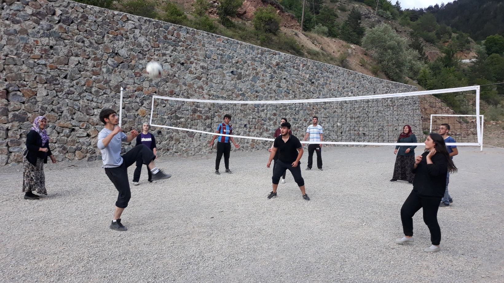 Devlet destek verdi, kendi spor tesislerini kendileri yaptılar 3