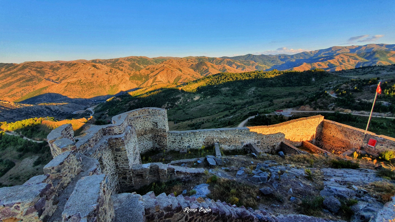 660 yıllık kalenin surlarından enfes günbatımı manzaraları 16