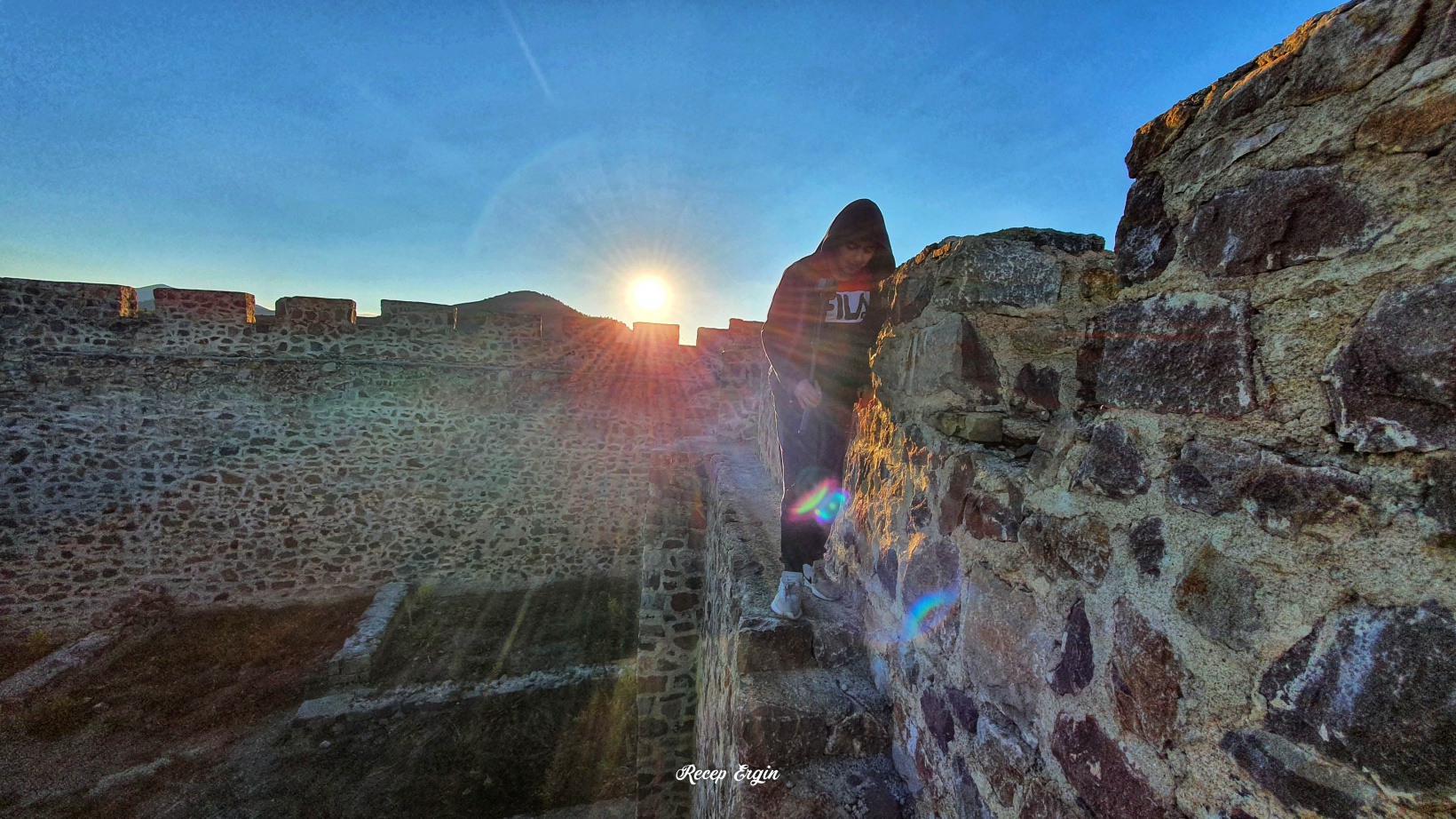 660 yıllık kalenin surlarından enfes günbatımı manzaraları 9