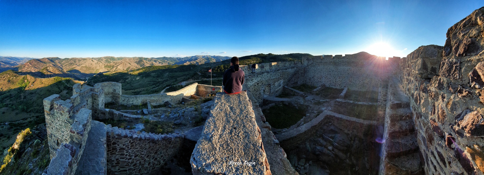 660 yıllık kalenin surlarından enfes günbatımı manzaraları 8