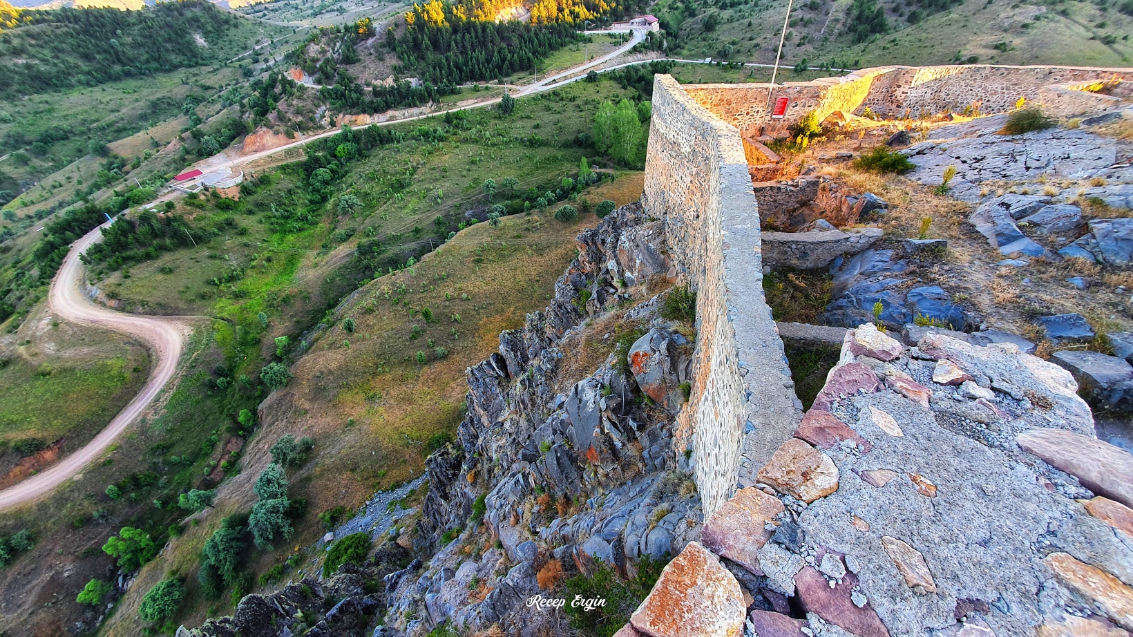 660 yıllık kalenin surlarından enfes günbatımı manzaraları 17