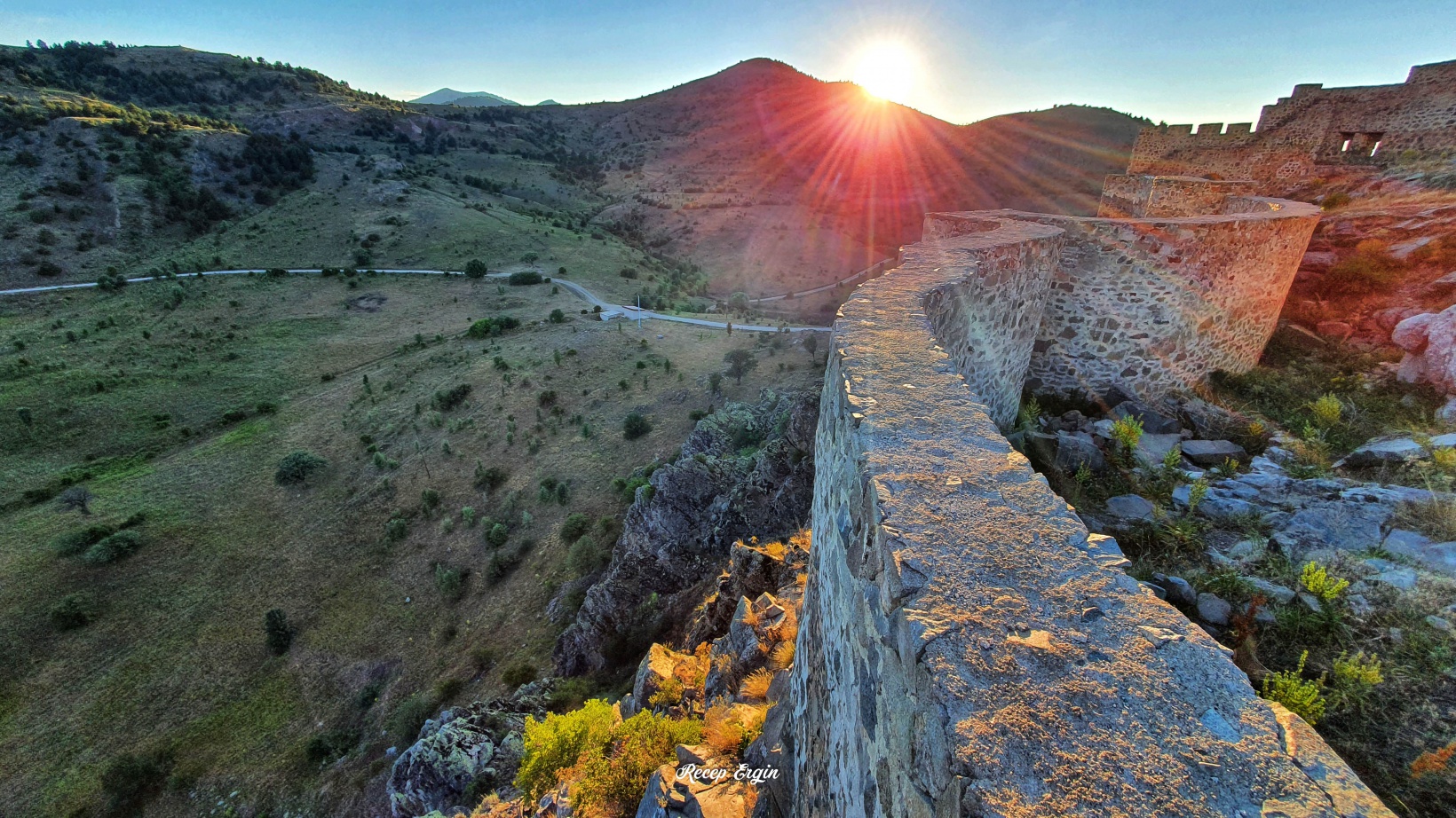 660 yıllık kalenin surlarından enfes günbatımı manzaraları 14