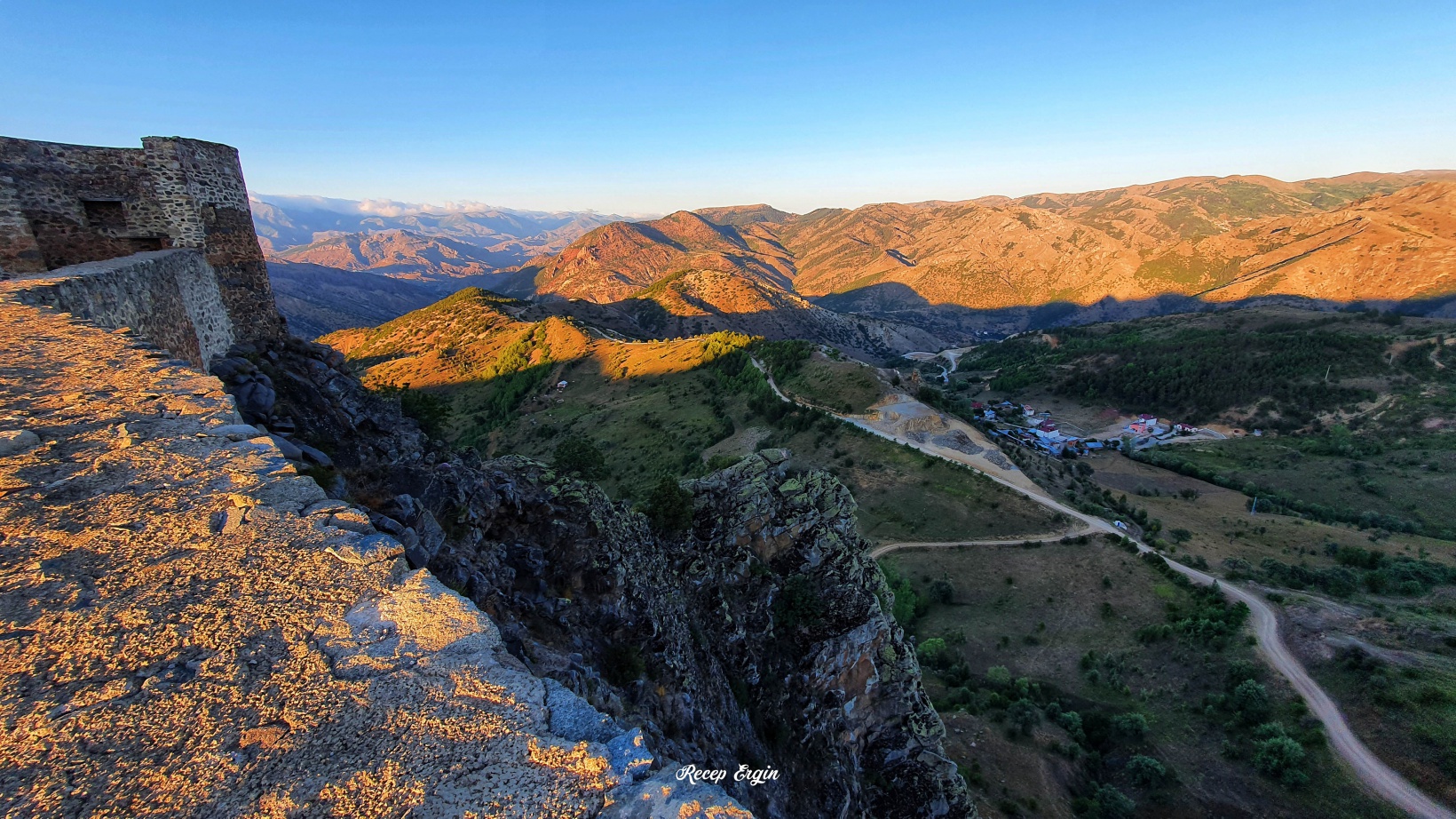 660 yıllık kalenin surlarından enfes günbatımı manzaraları 18
