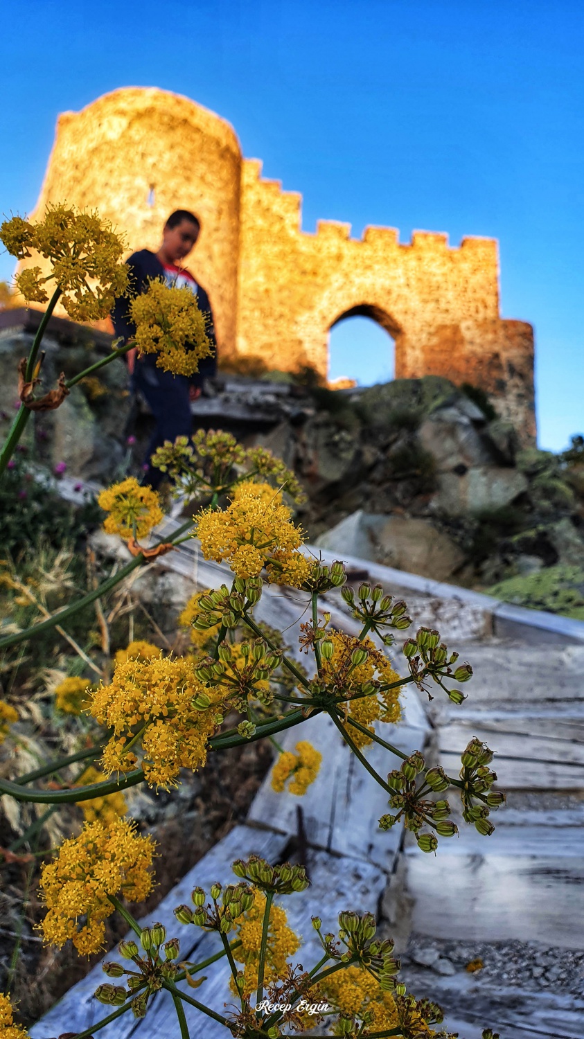 660 yıllık kalenin surlarından enfes günbatımı manzaraları 13