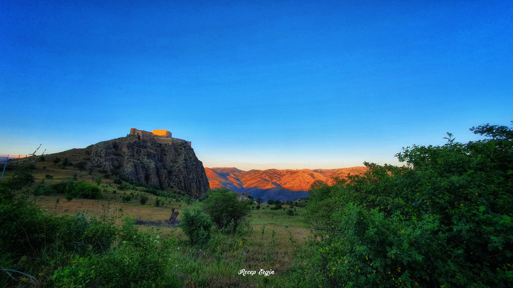 660 yıllık kalenin surlarından enfes günbatımı manzaraları 2