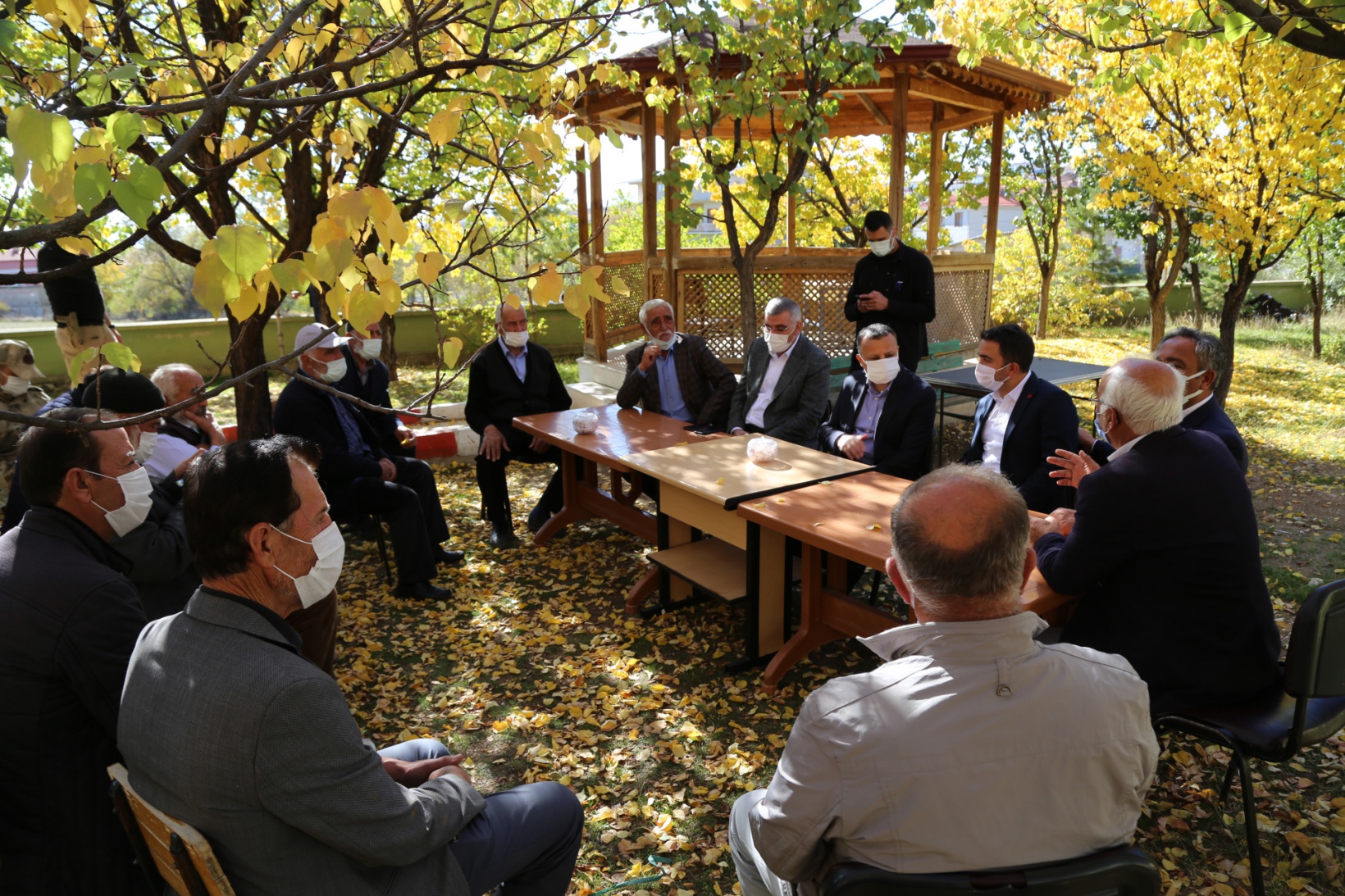 Vali Taşbilek Köse’de kuru fasulye hasadına katıldı 9