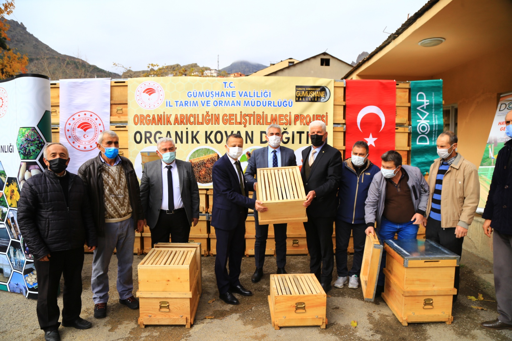 Gümüşhane'de organik arıcılığa kovan, meralara sıvat desteği 10