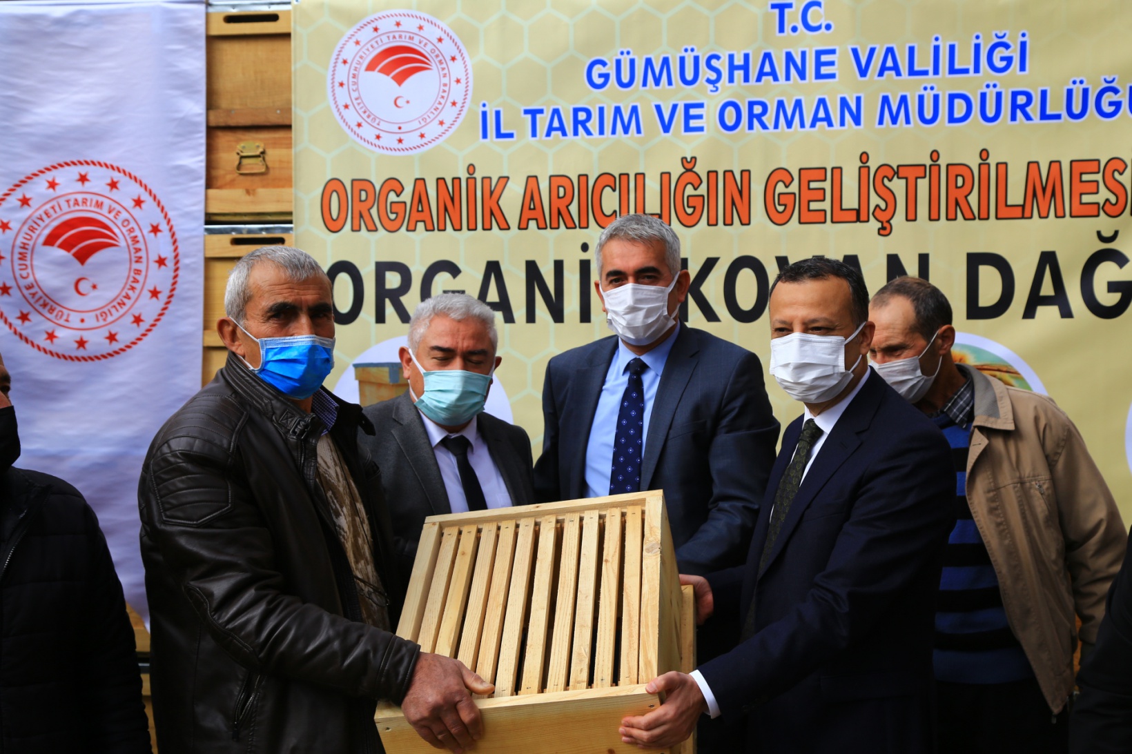 Gümüşhane'de organik arıcılığa kovan, meralara sıvat desteği 8