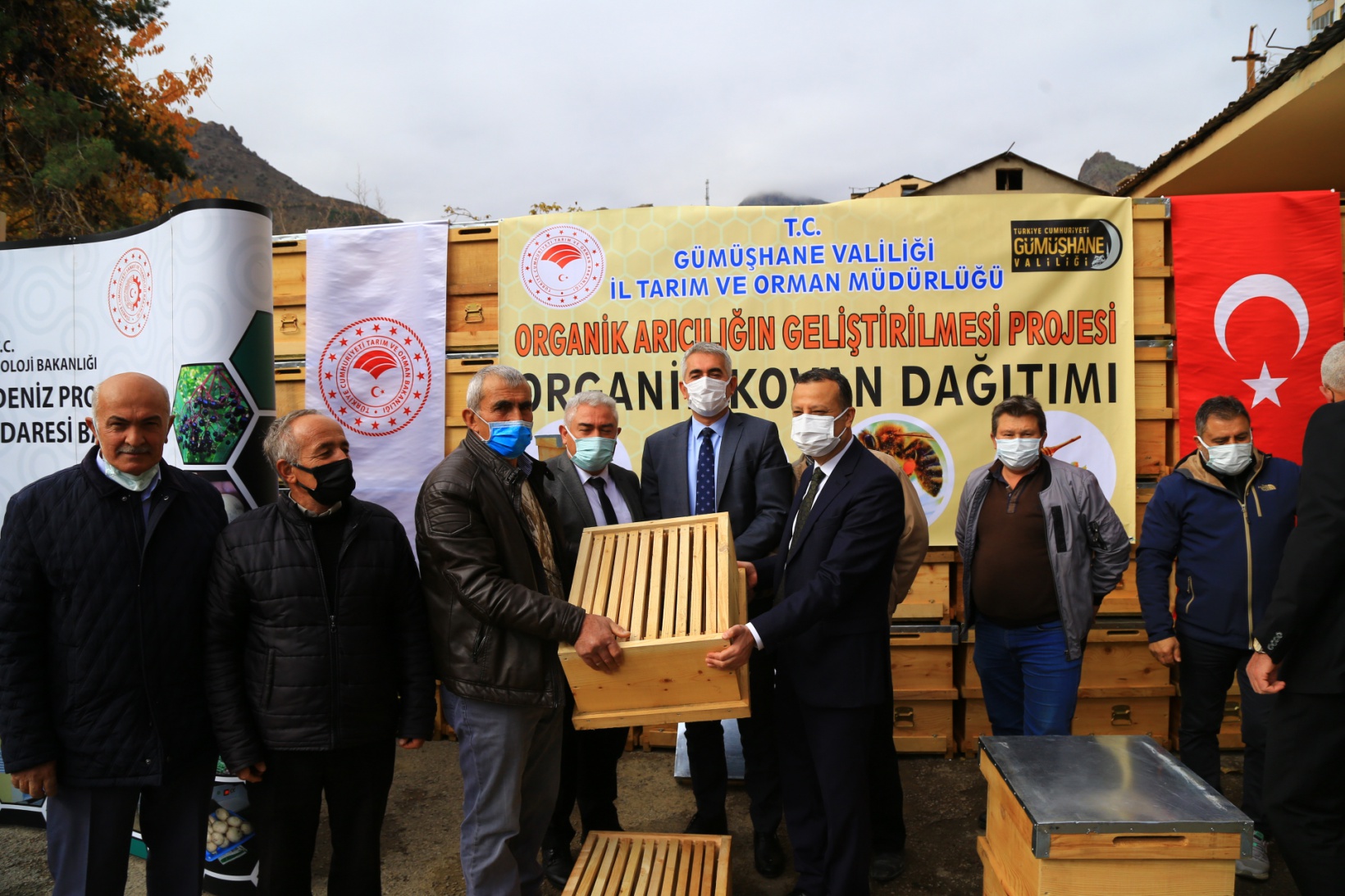 Gümüşhane'de organik arıcılığa kovan, meralara sıvat desteği 9