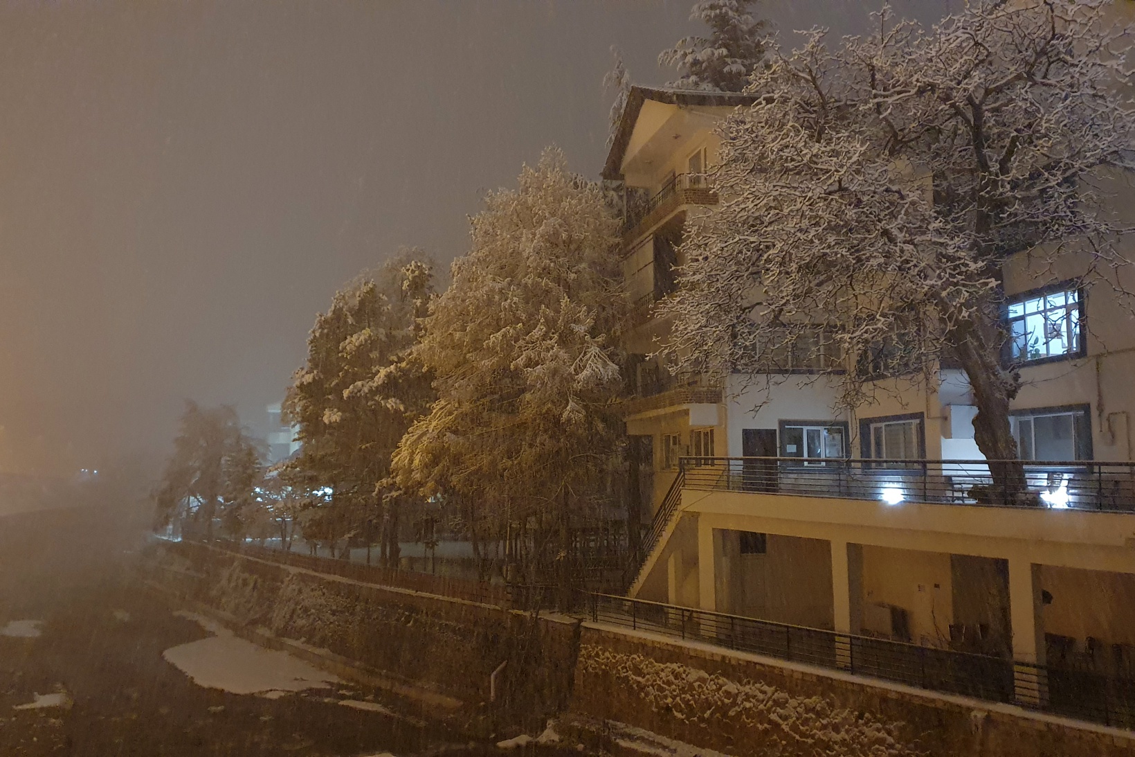 Gümüşhane kar yağışının ardından panayır alanına döndü 3