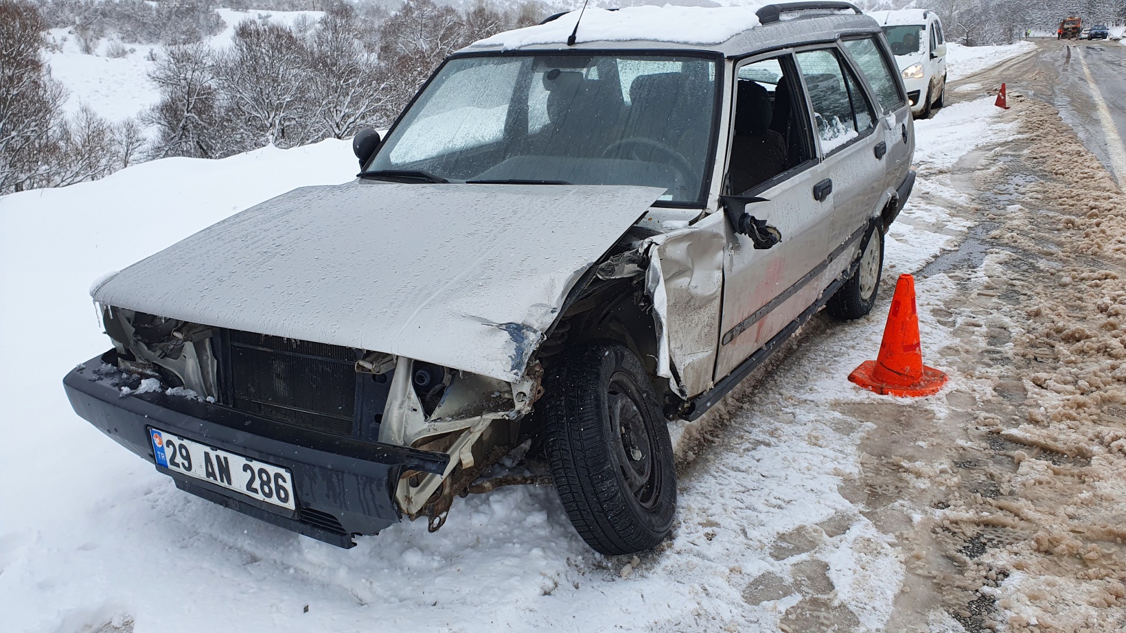Gümüşhane’de yolcu otobüsüyle otomobil çarpıştı 9