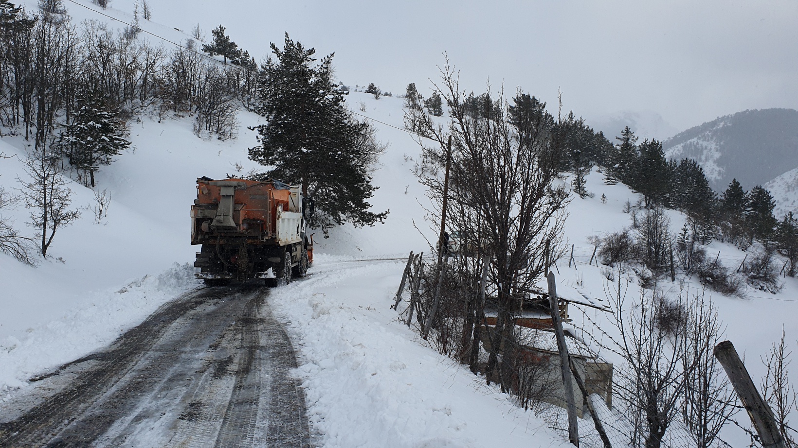 Gümüşhane’nin kapalı köy yollarında hummalı çalışma 10