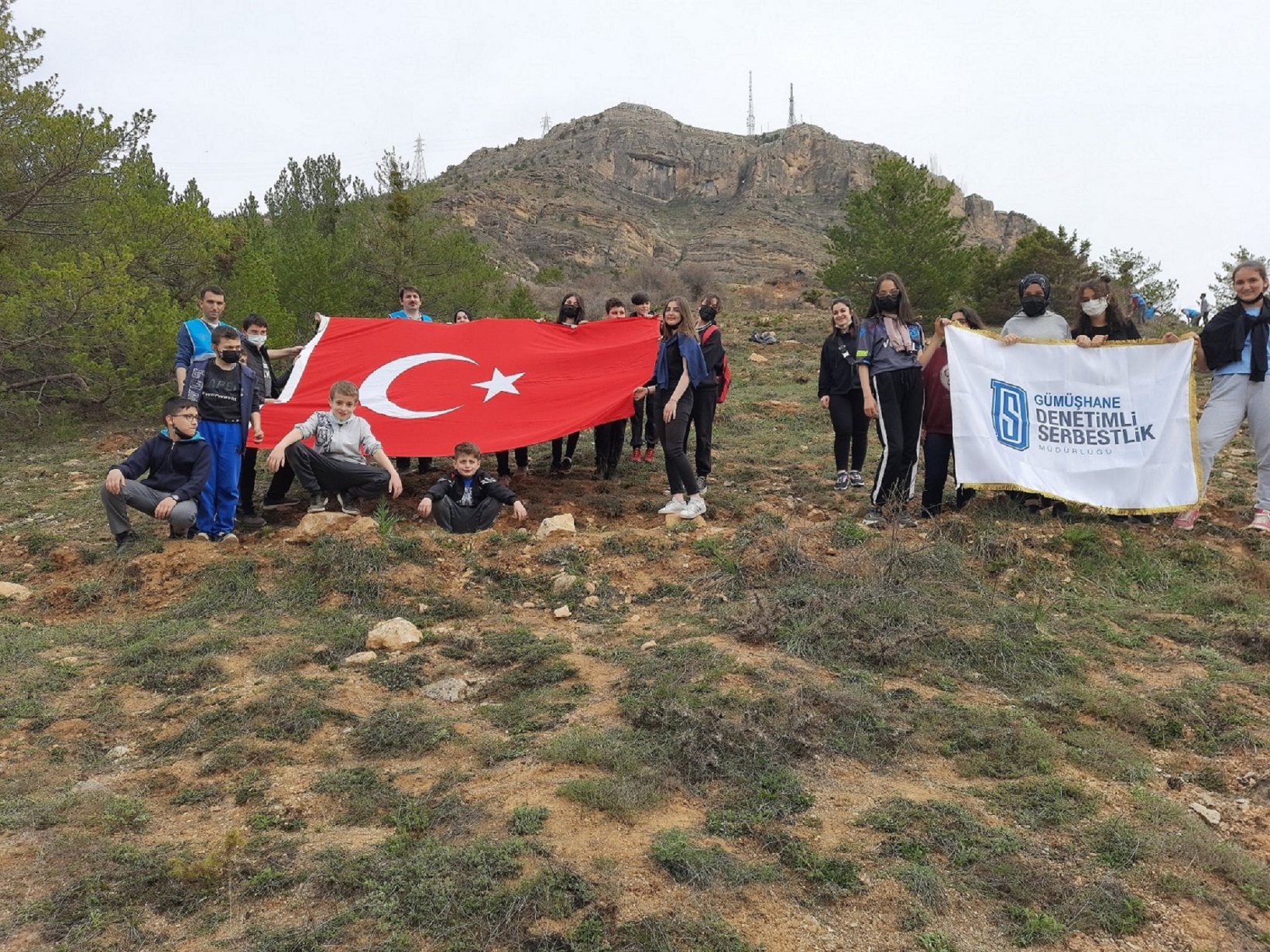 23 Nisan’da çocuklar 250 fidanı toprakla buluşturdu 1