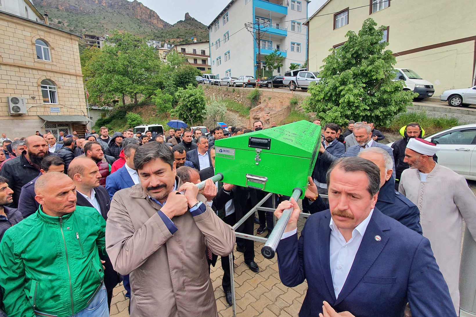Memur-Sen İl Temsilcisi Harun Şeker son yolculuğuna uğurlandı 8