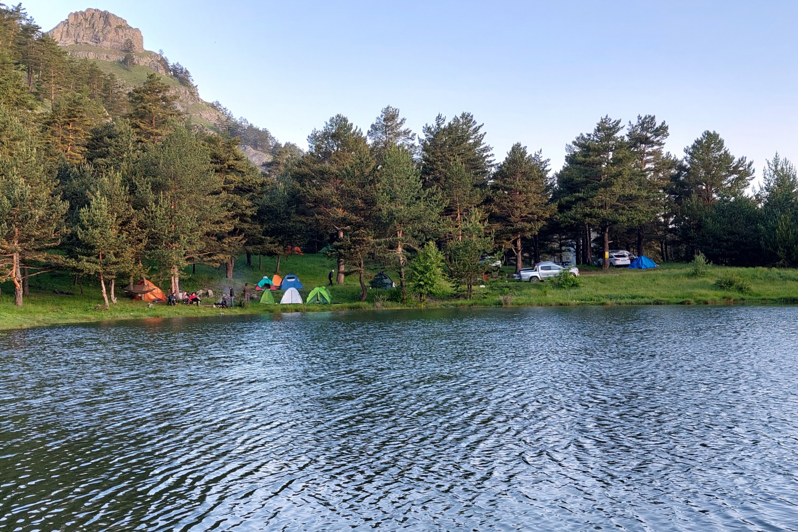 Gümüşhaneli doğaseverler Altınpınar Gölünde kamp kurdu 24