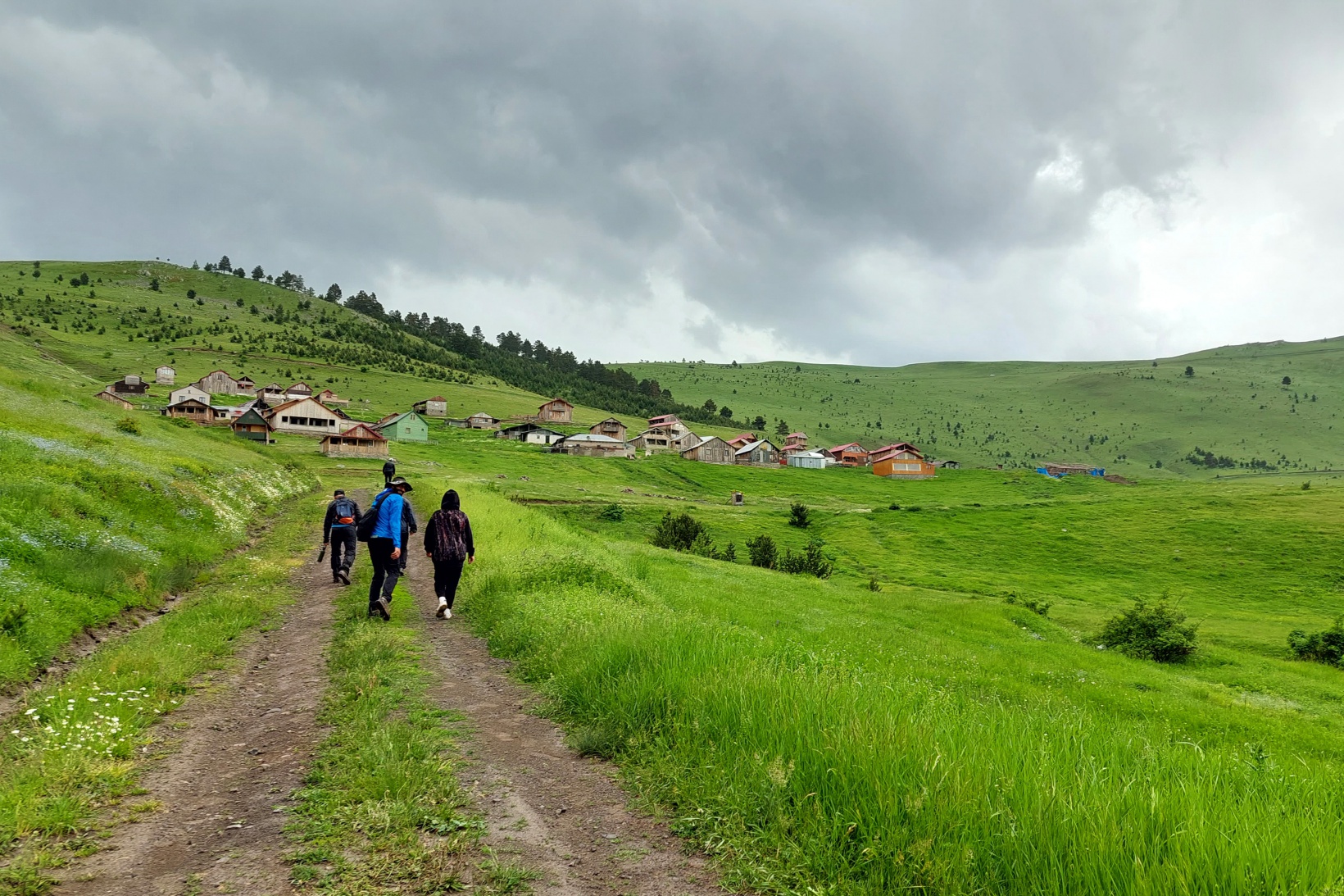 Gümüşhaneli doğaseverler Altınpınar Gölünde kamp kurdu 26