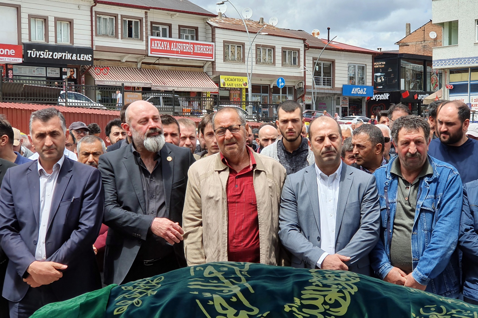 Genç Avukat gözyaşları içinde son yolculuğuna uğurlandı 7