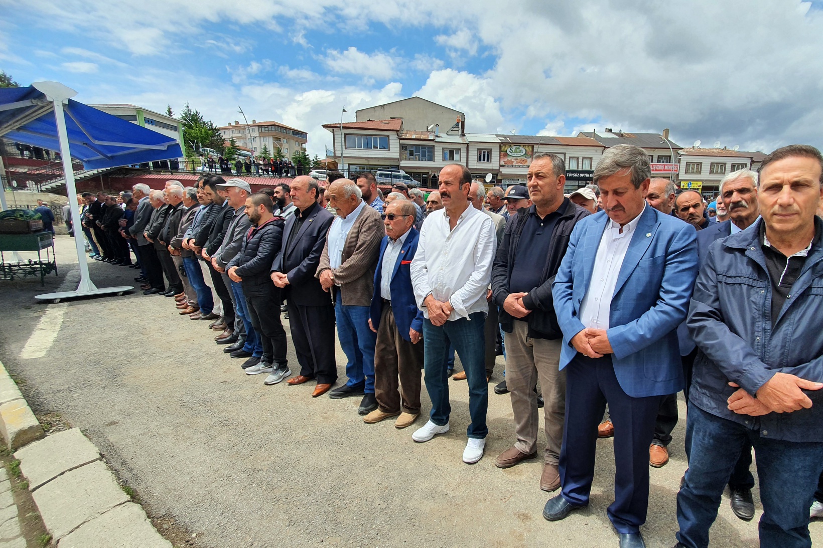 Genç Avukat gözyaşları içinde son yolculuğuna uğurlandı 8