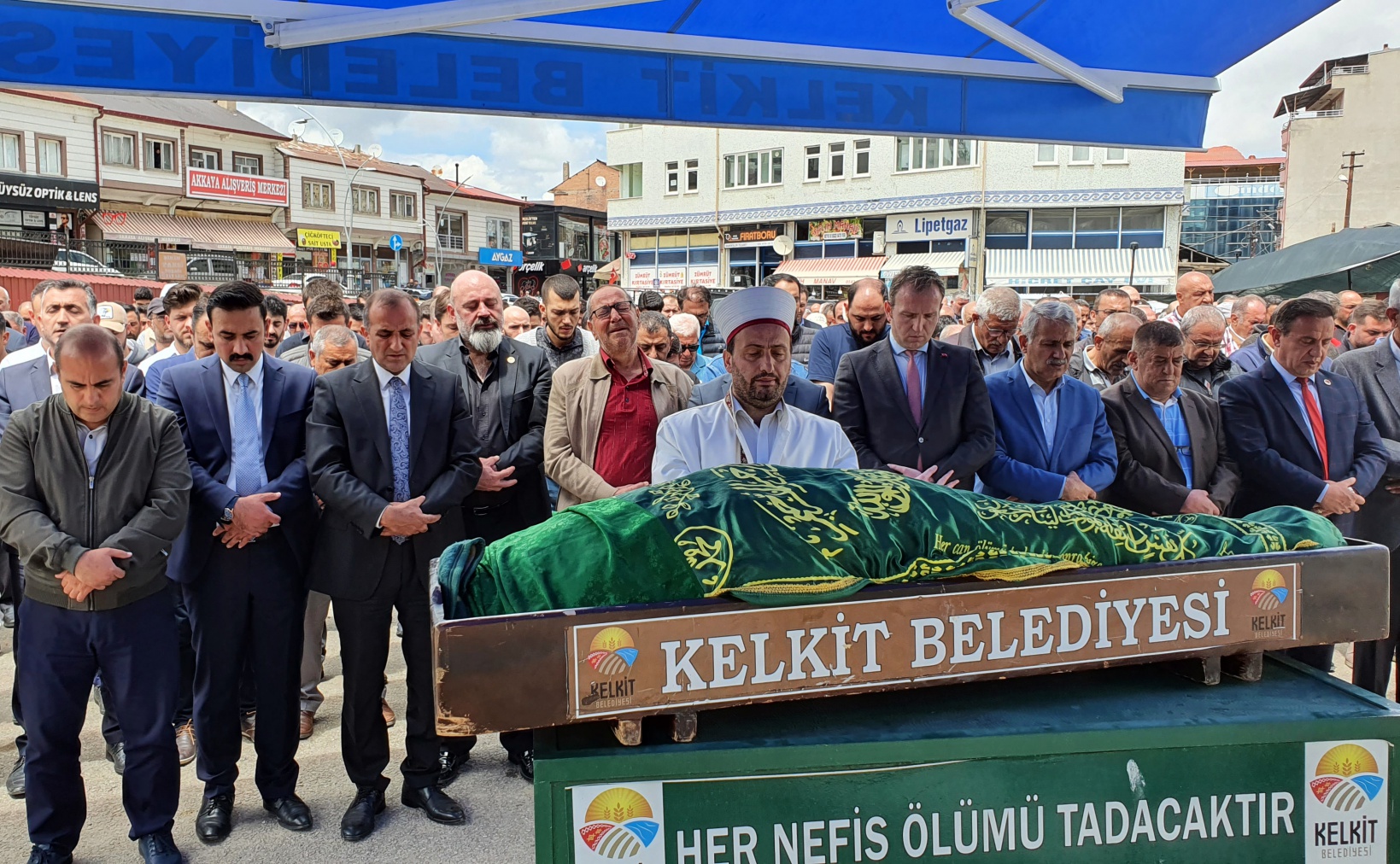 Genç Avukat gözyaşları içinde son yolculuğuna uğurlandı 6