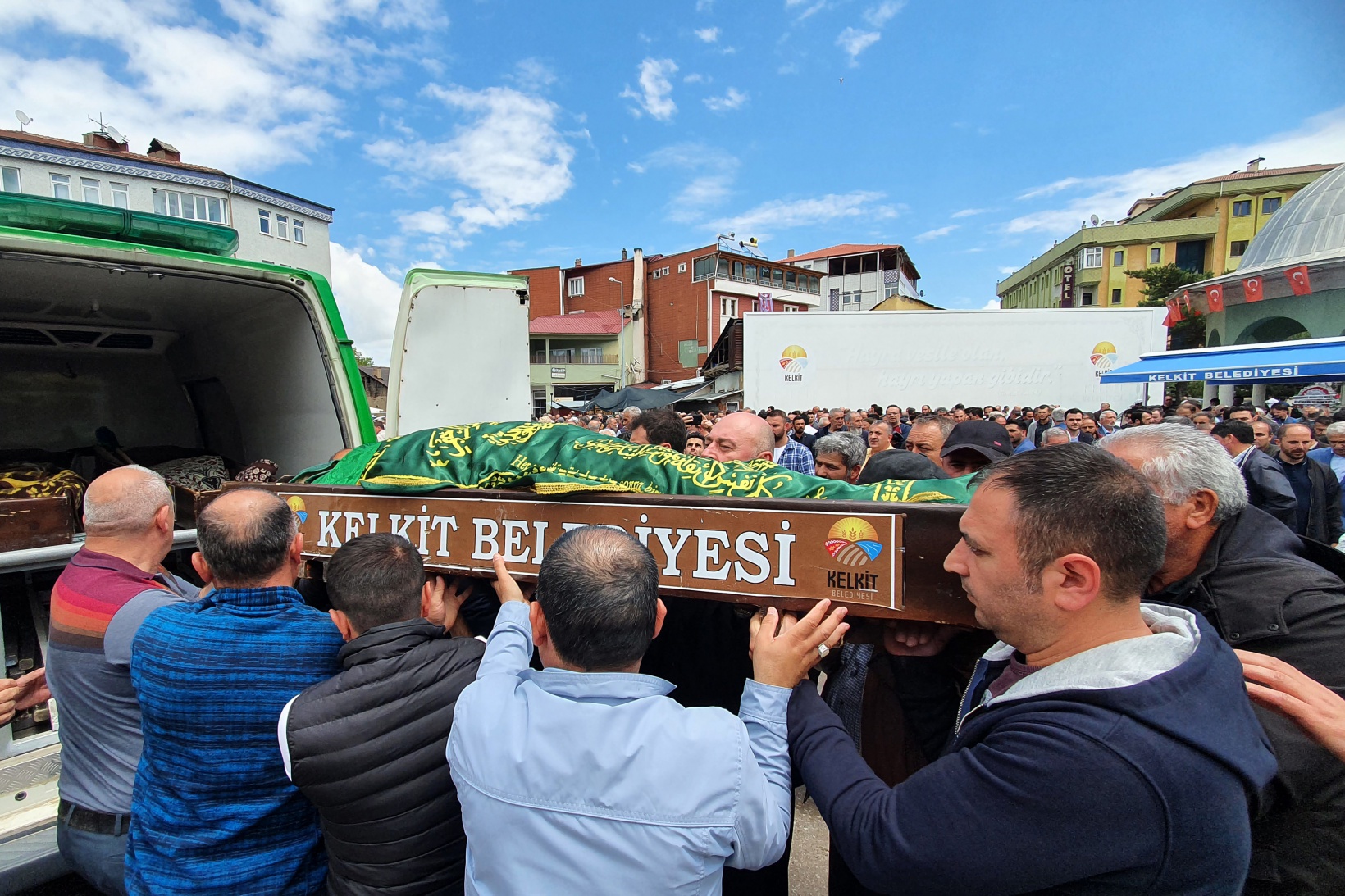 Genç Avukat gözyaşları içinde son yolculuğuna uğurlandı 3