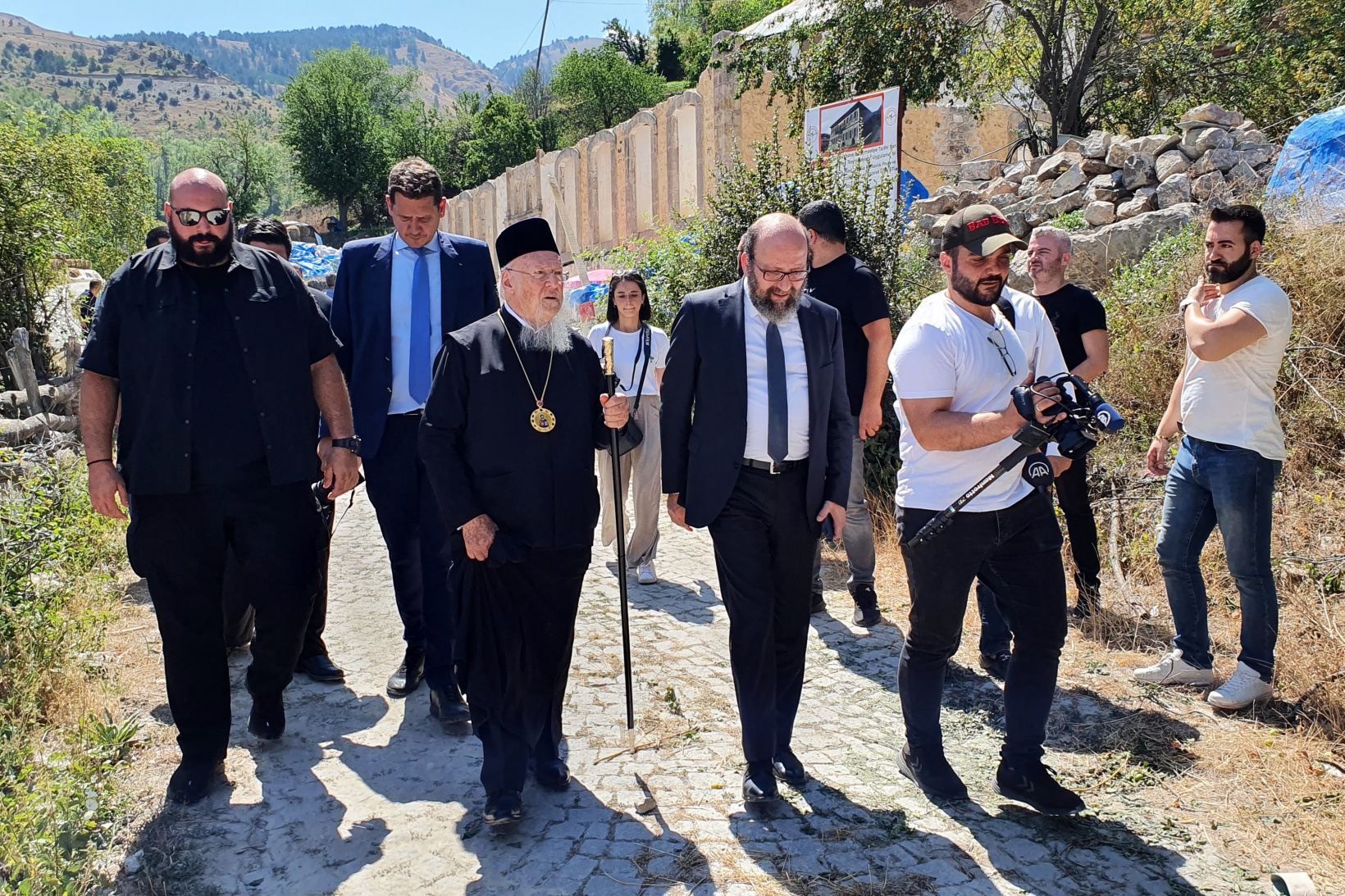 Fener Rum Patriği Bartholomeos Süleymaniye mahallesinde 24