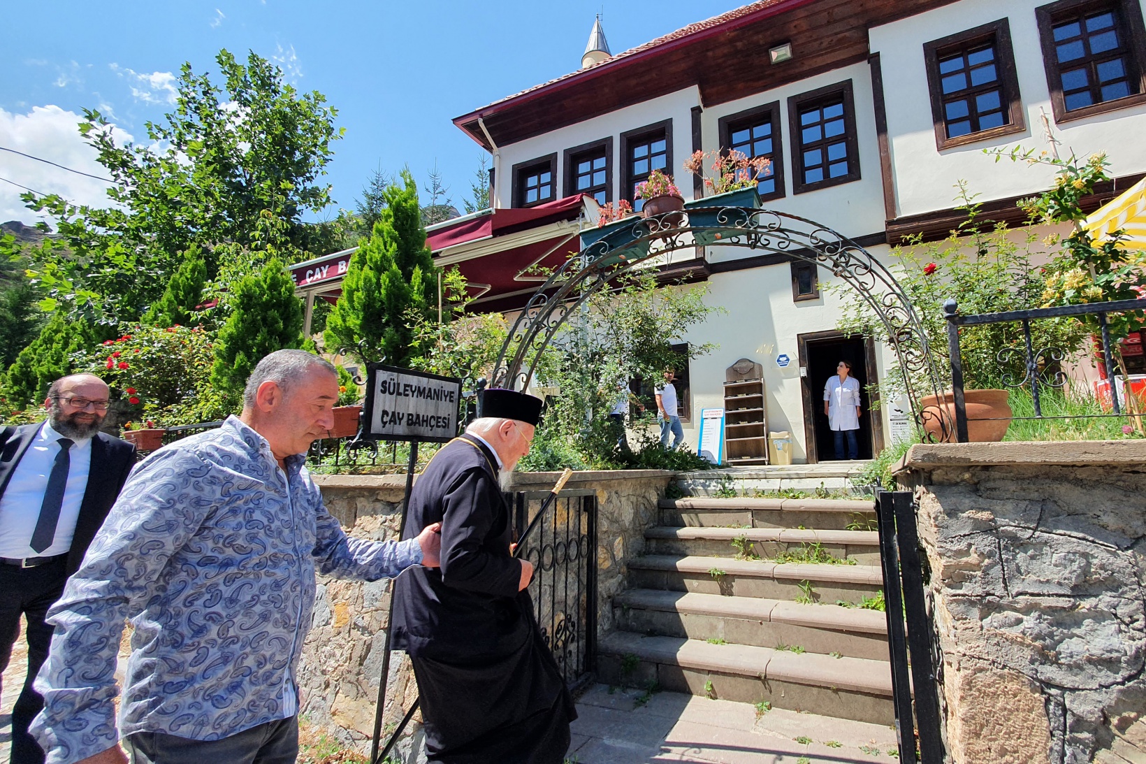 Fener Rum Patriği Bartholomeos Süleymaniye mahallesinde 16