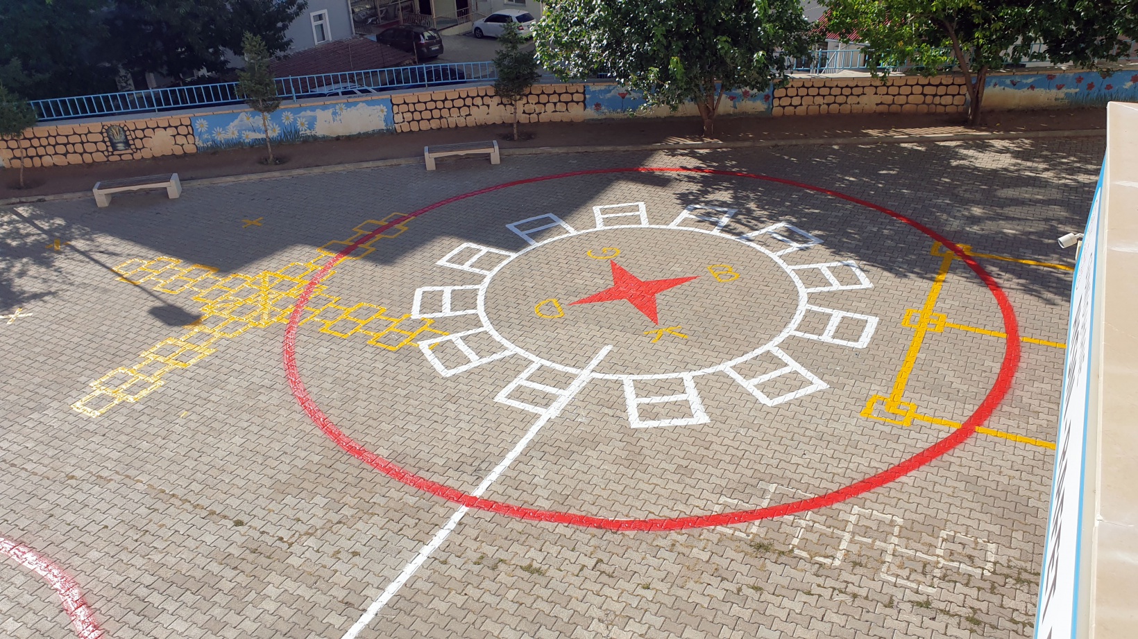 Gümüşhane’de okul bahçeleri rengarenk oyun alanlarına dönüşüyor 5