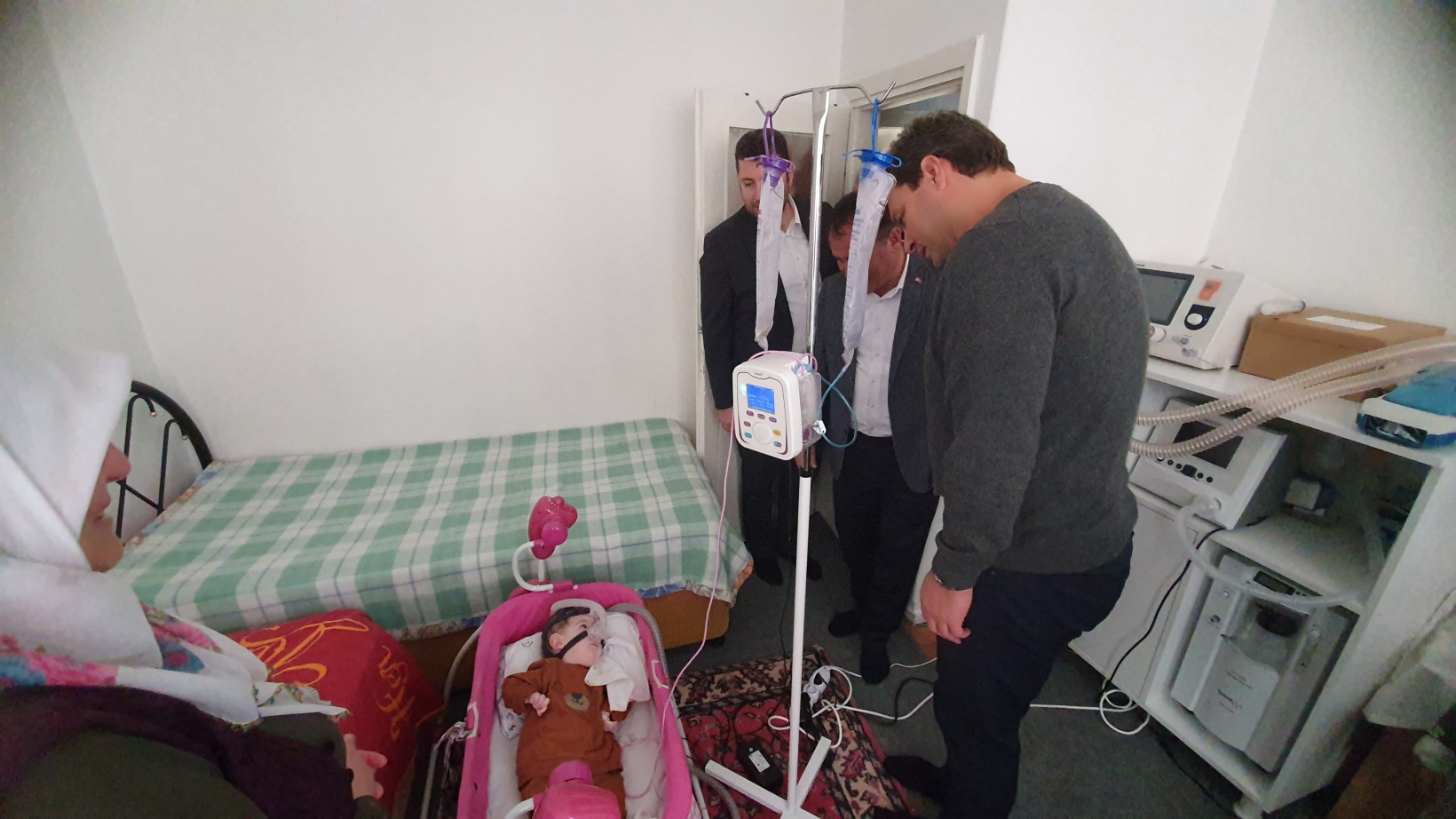 Ertuğrul Sağlam SMA hastası Yunus Emre’yi evinde ziyaret etti 3