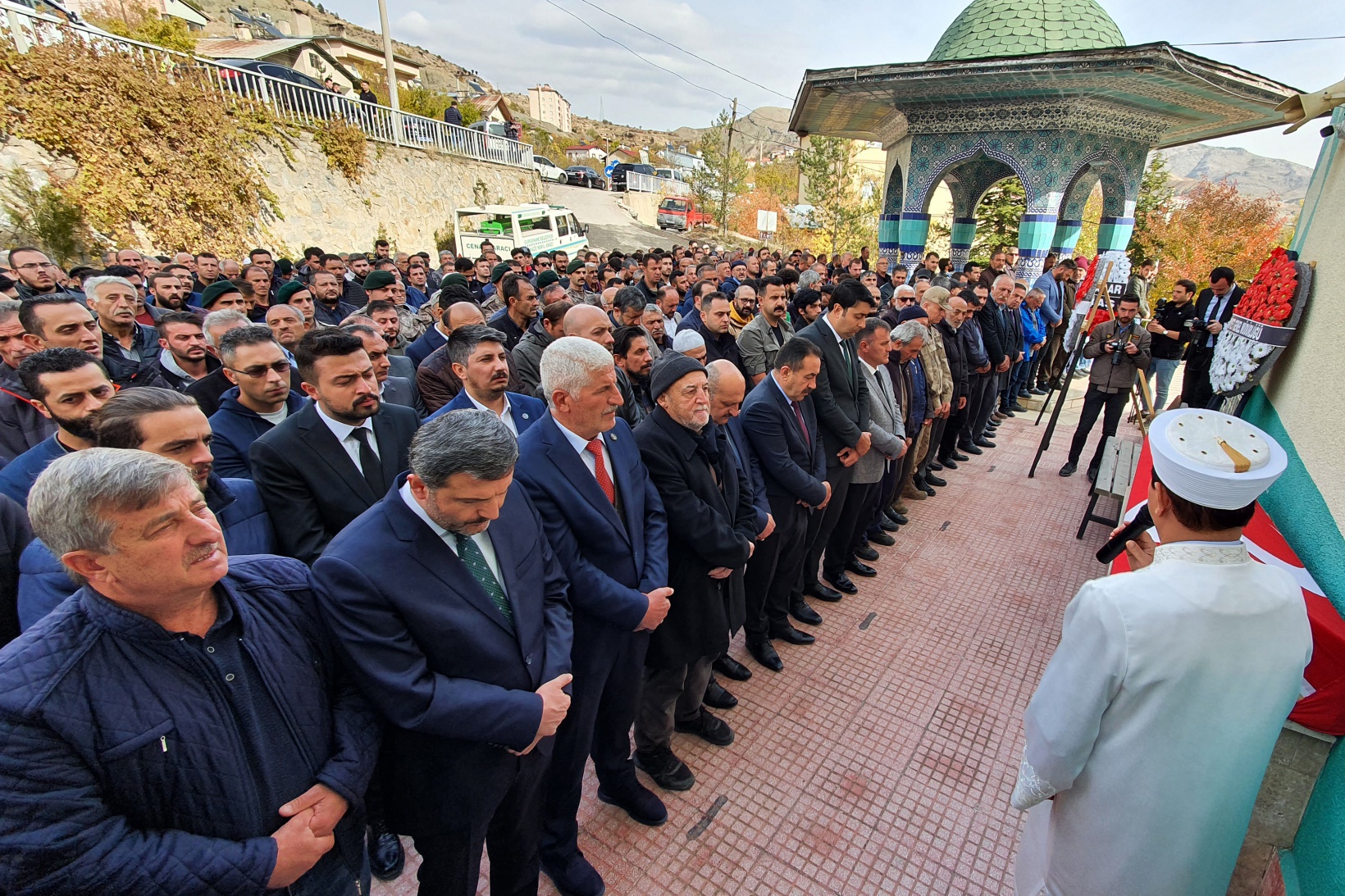 Genç yaşta kalp krizi geçiren polis memuru son yolculuğuna uğurlandı 12