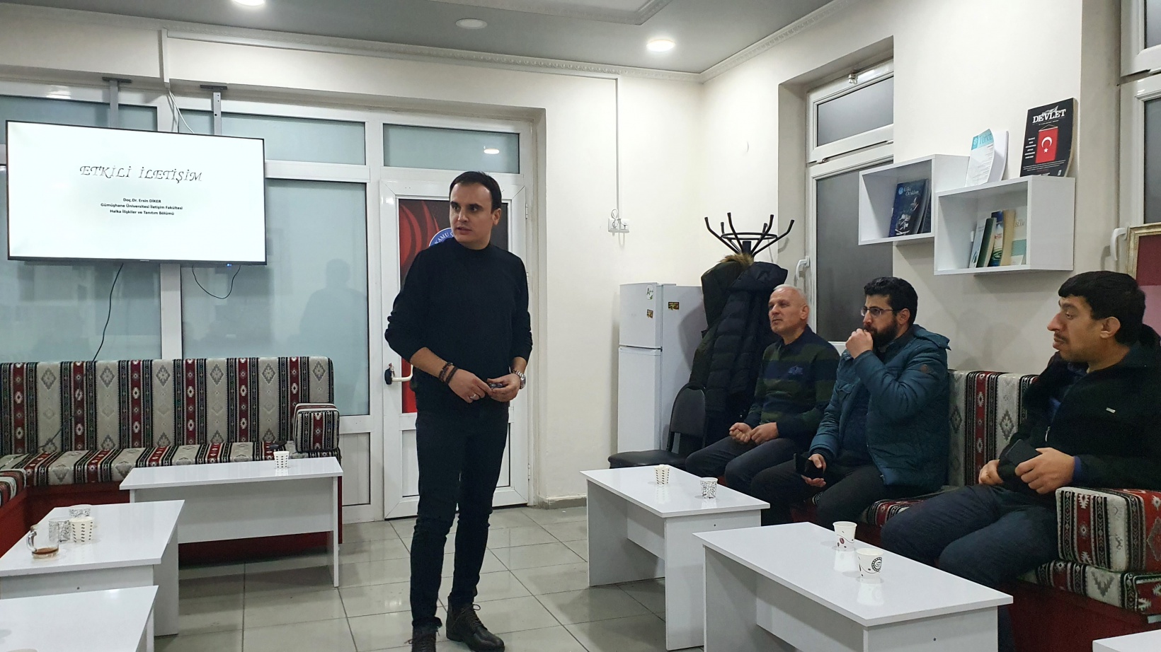 Diker: İnsanlık binlerce yıl sonra yeniden emojiye geçti 3