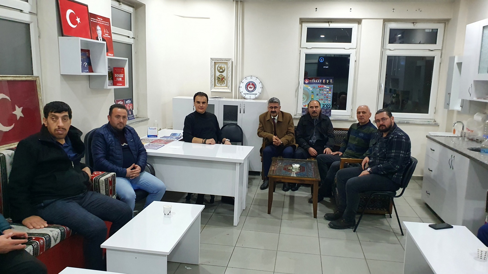 Diker: İnsanlık binlerce yıl sonra yeniden emojiye geçti 2