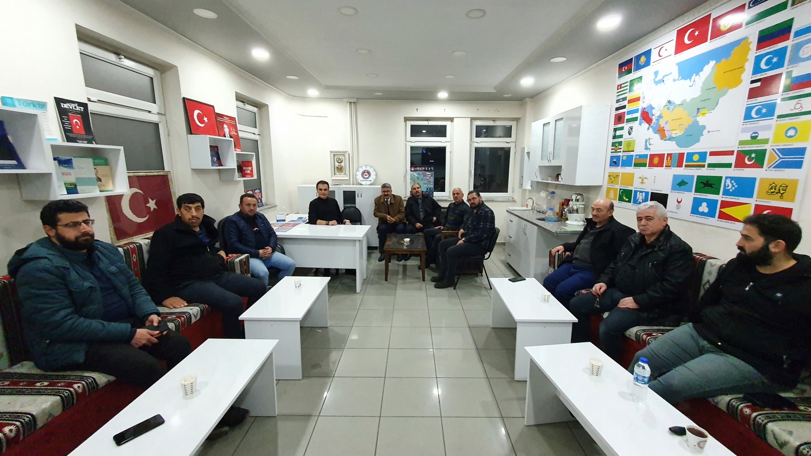 Diker: İnsanlık binlerce yıl sonra yeniden emojiye geçti 5