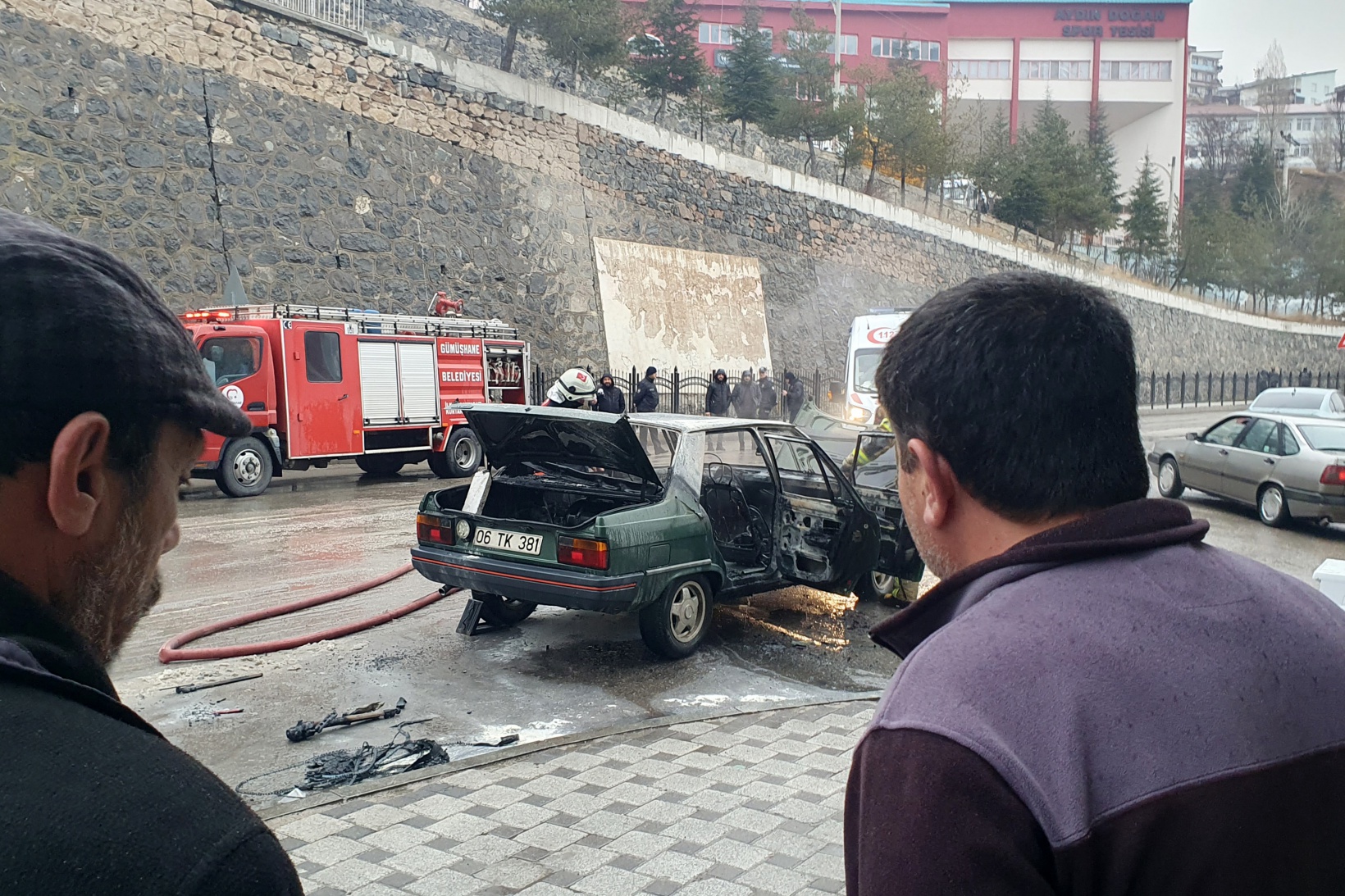 Gümüşhane’de park halindeki LPG’li otomobil yandı 7