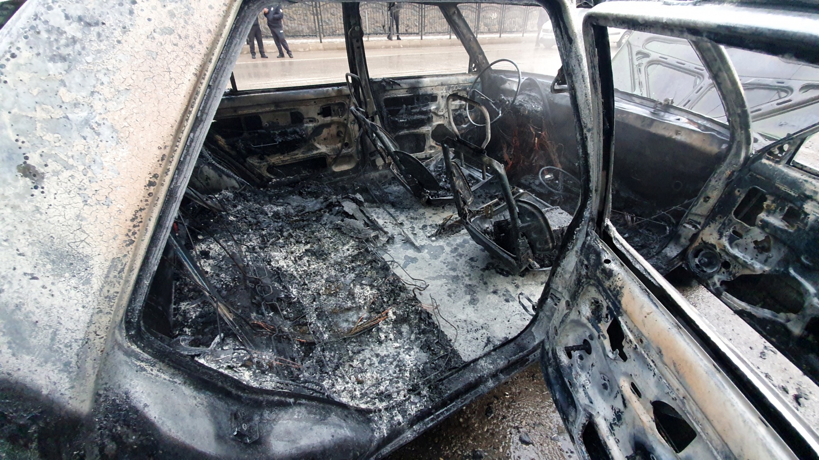 Gümüşhane’de park halindeki LPG’li otomobil yandı 9