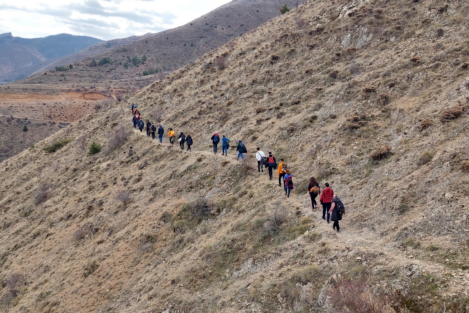 Gümüşhaneli dağcılardan zorlu “İstiklal” yürüyüşü 15
