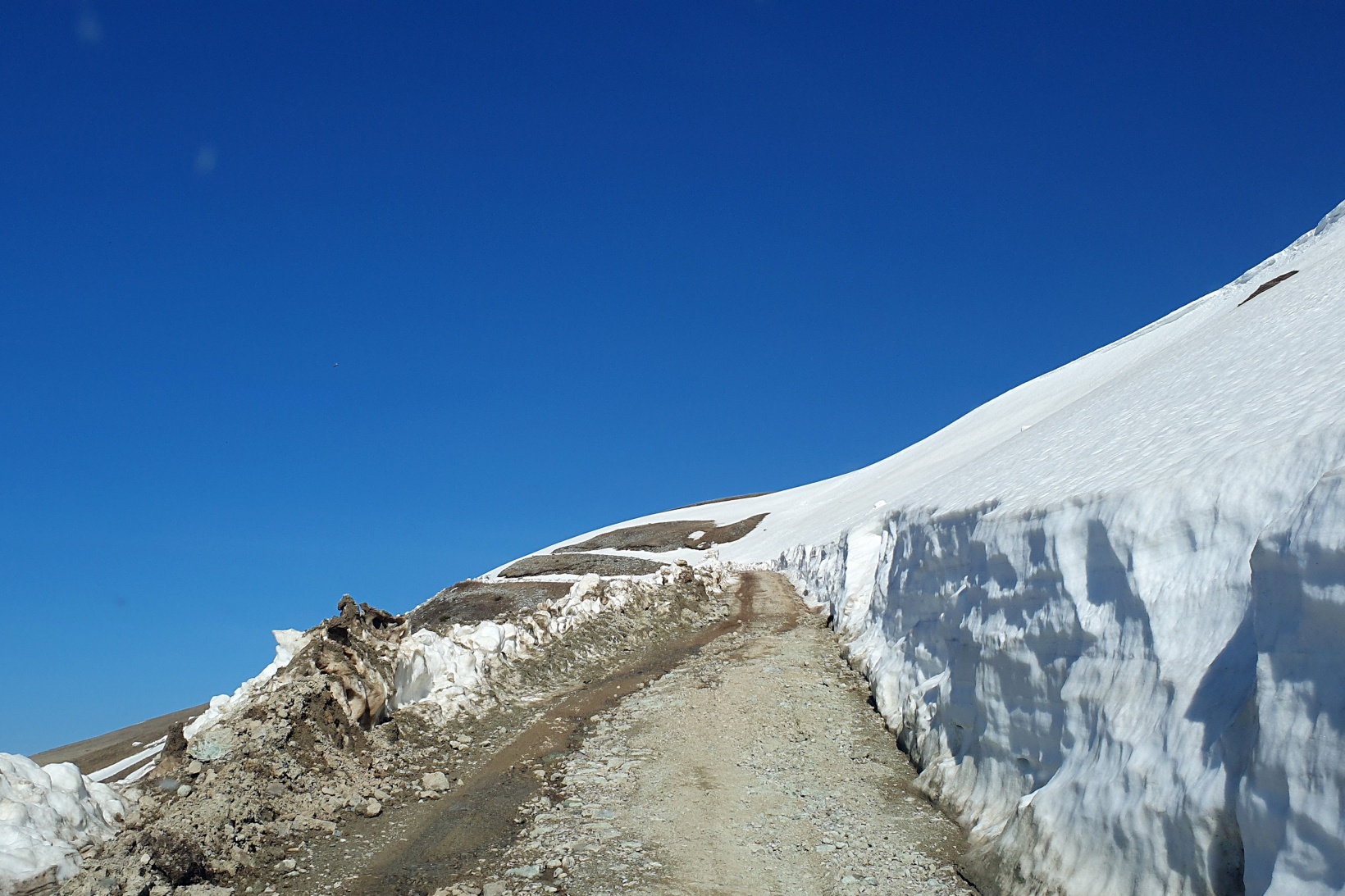 Gümüşhane yaylalarında karla mücadele devam ediyor 19